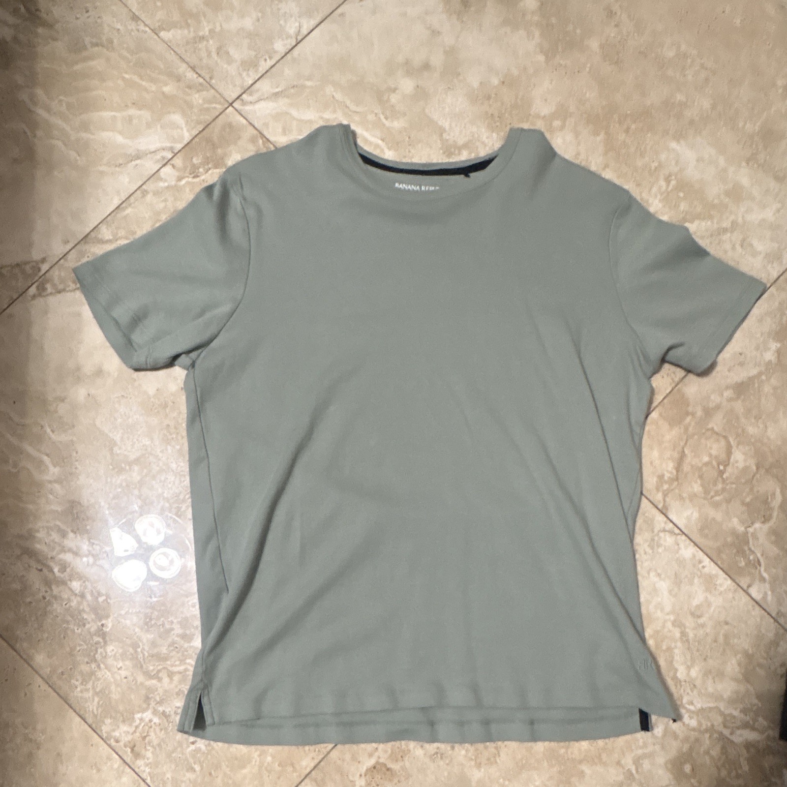 Banana Republic Luxe Touch Performance Tee Men’s L Green Crew Neck Logo Tee