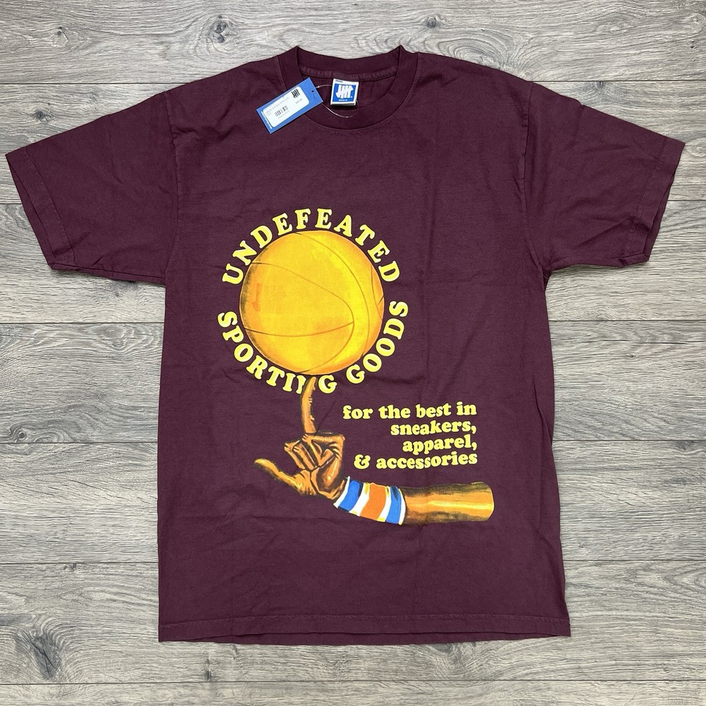 Undefeated T Shirt Tee Size Medium Mens Sporting Goods Burgundy Plum Basketball