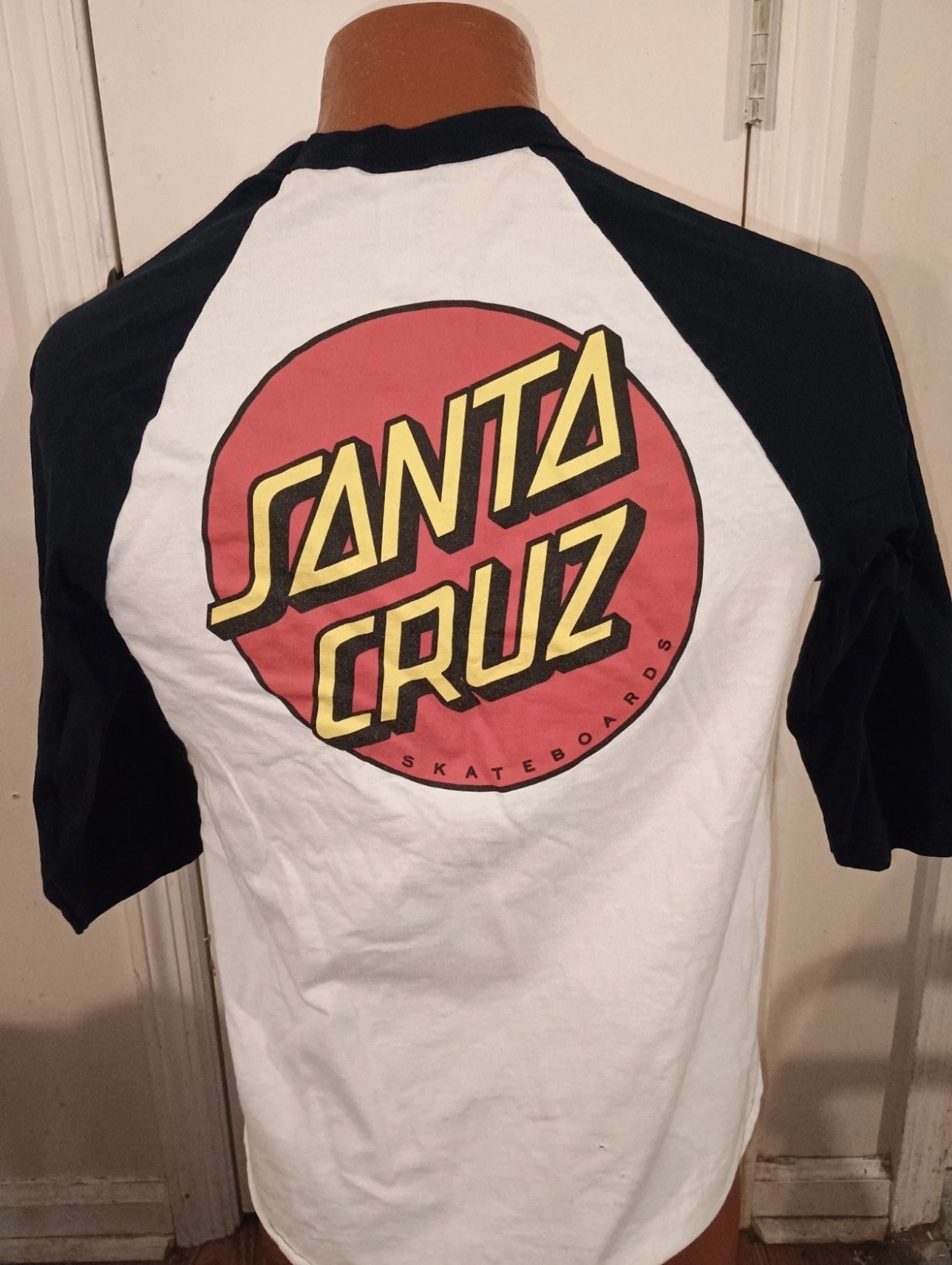 Santa Cruz Skateboards Men's Medium White Short Sleeve Raglan T-Shirt. gallery