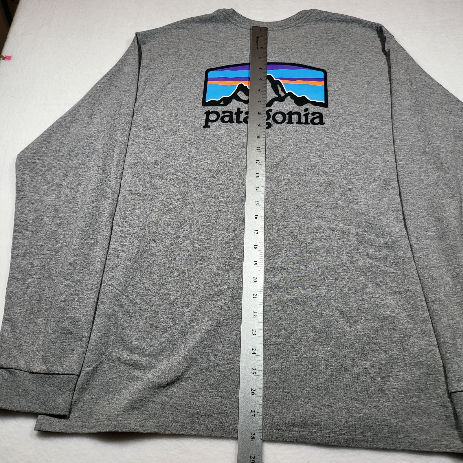 Patagonia Shirt Mens Large Crewneck Gray Long Sleeve Cotton Blend Tee P6 Logo gallery