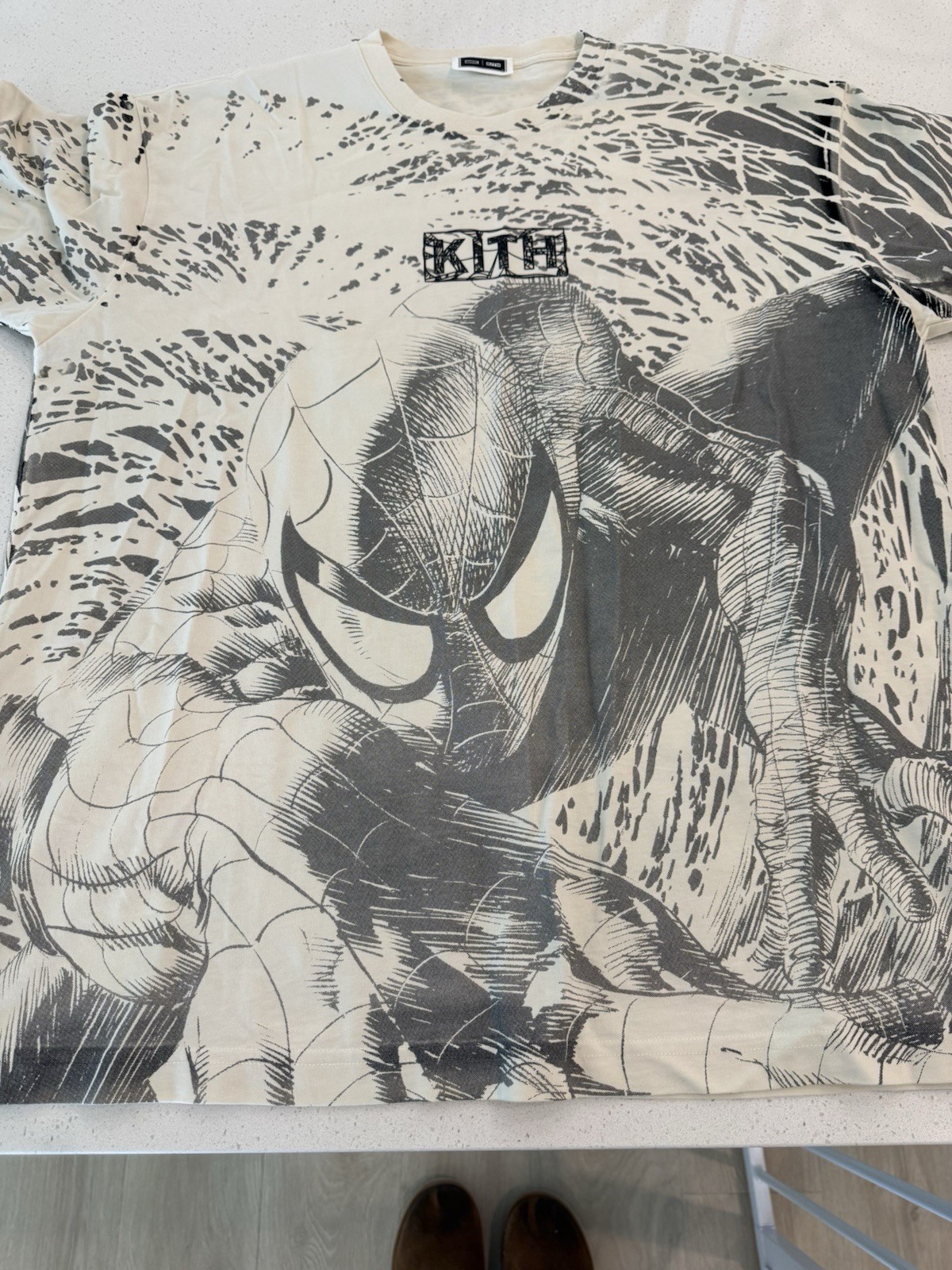 KITH Marvel Spider-Man Graphic Print Crew Neck Short Sleeve T-Shirt Cream/Gray L