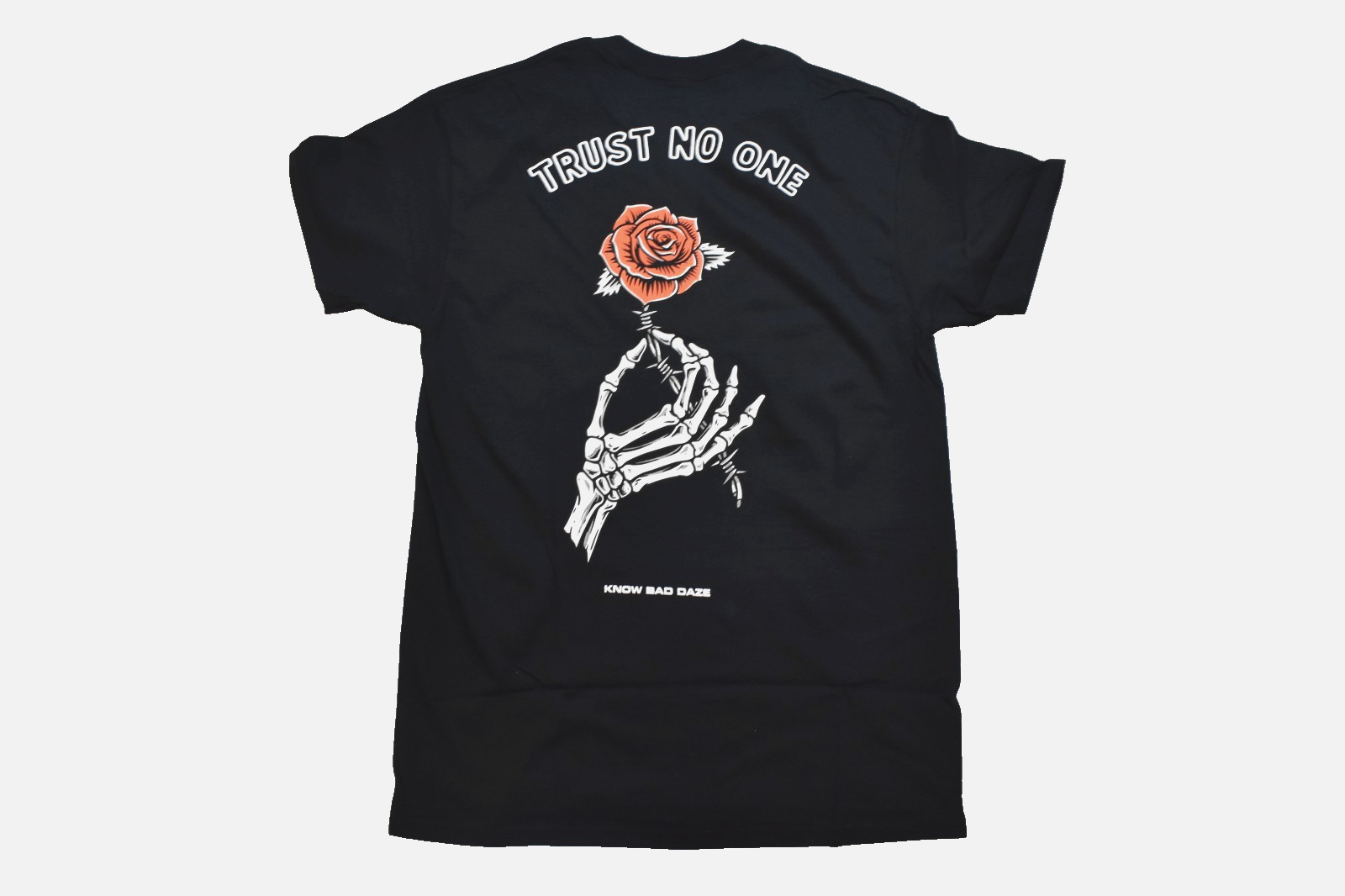 Know Bad Daze Trust No One Mens Black Skeleton Hand Rose Black Shirt New Medium gallery