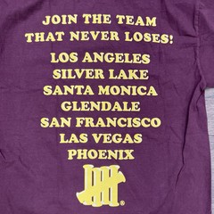 Undefeated T Shirt Tee Size Medium Mens Sporting Goods Burgundy Plum Basketball