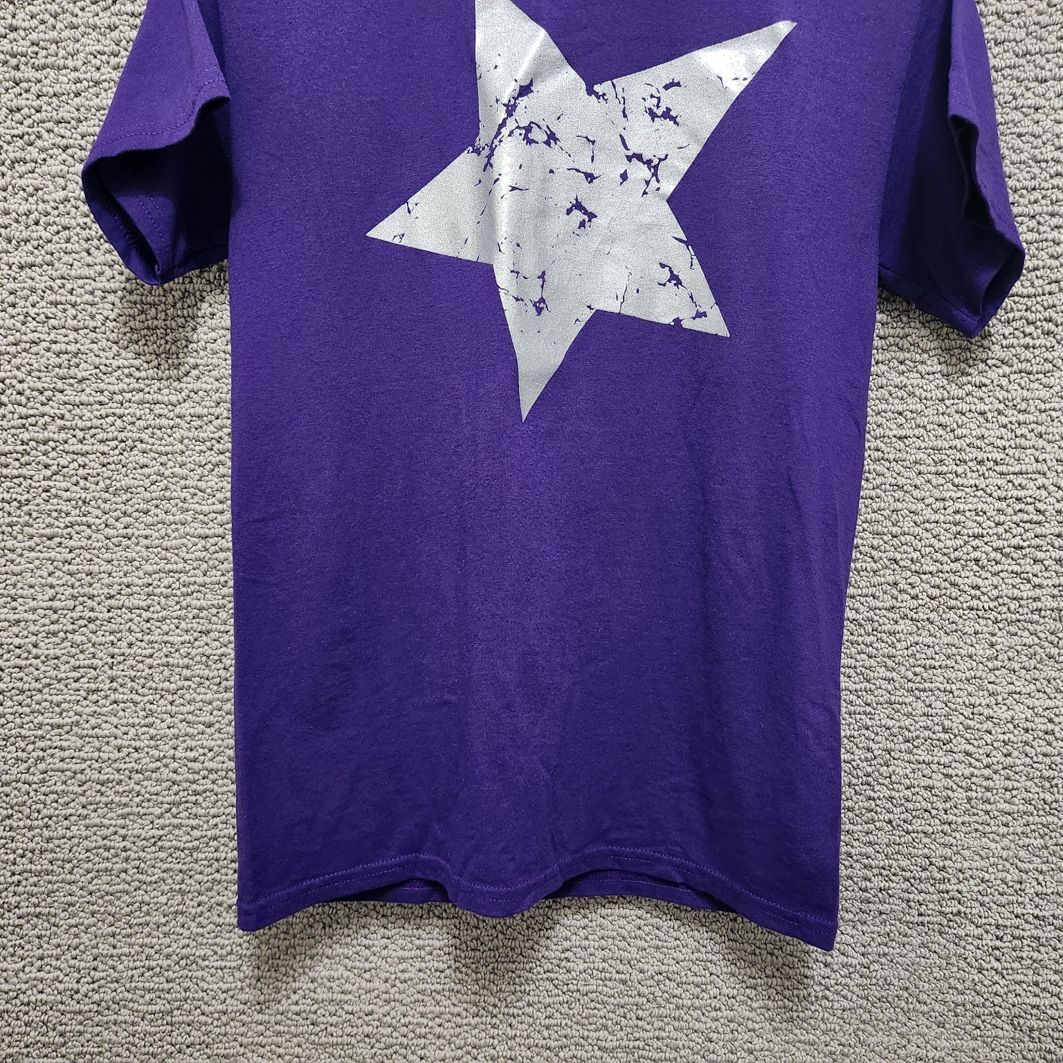 GILDAN Women's Purple DryBlend Short Sleeve Silver Star Graphic T-Shirt Size S gallery