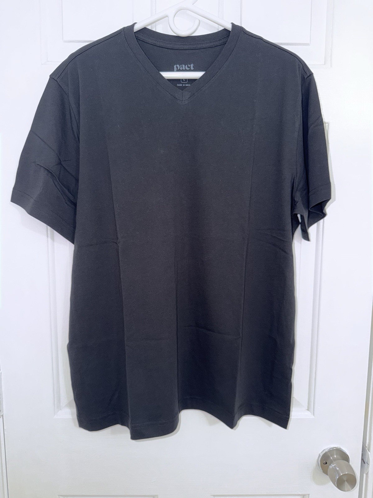 NWOT-Pact-Men’s Organic SoftSpun Essential V-Neck Tee-Black- Size (LARGE) gallery