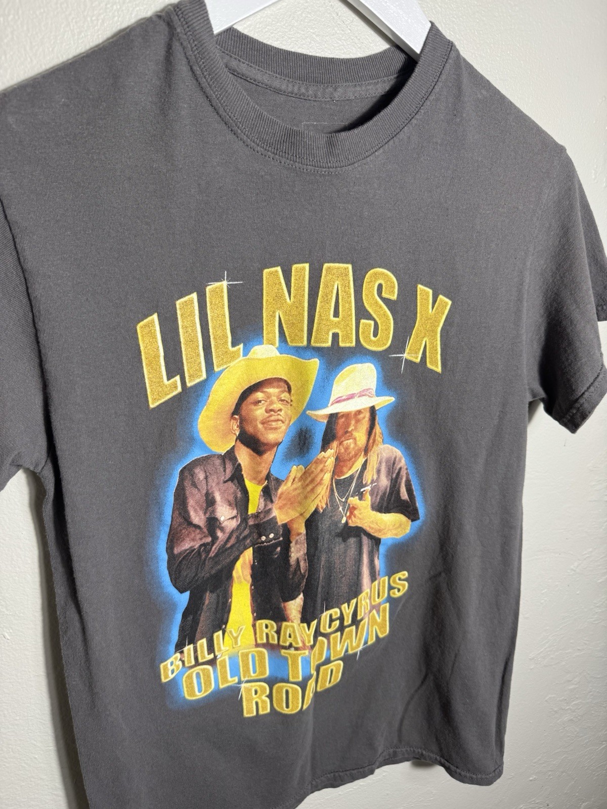 Lil Nas X Billy Cyrus Old Town Road Small Men’s Shirt Good Condition Threads gallery