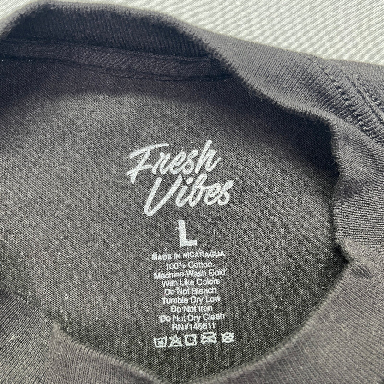 Fresh Vibes Graphic T-Shirt Good Friends Bad Habits Crew Neck Tee Large gallery