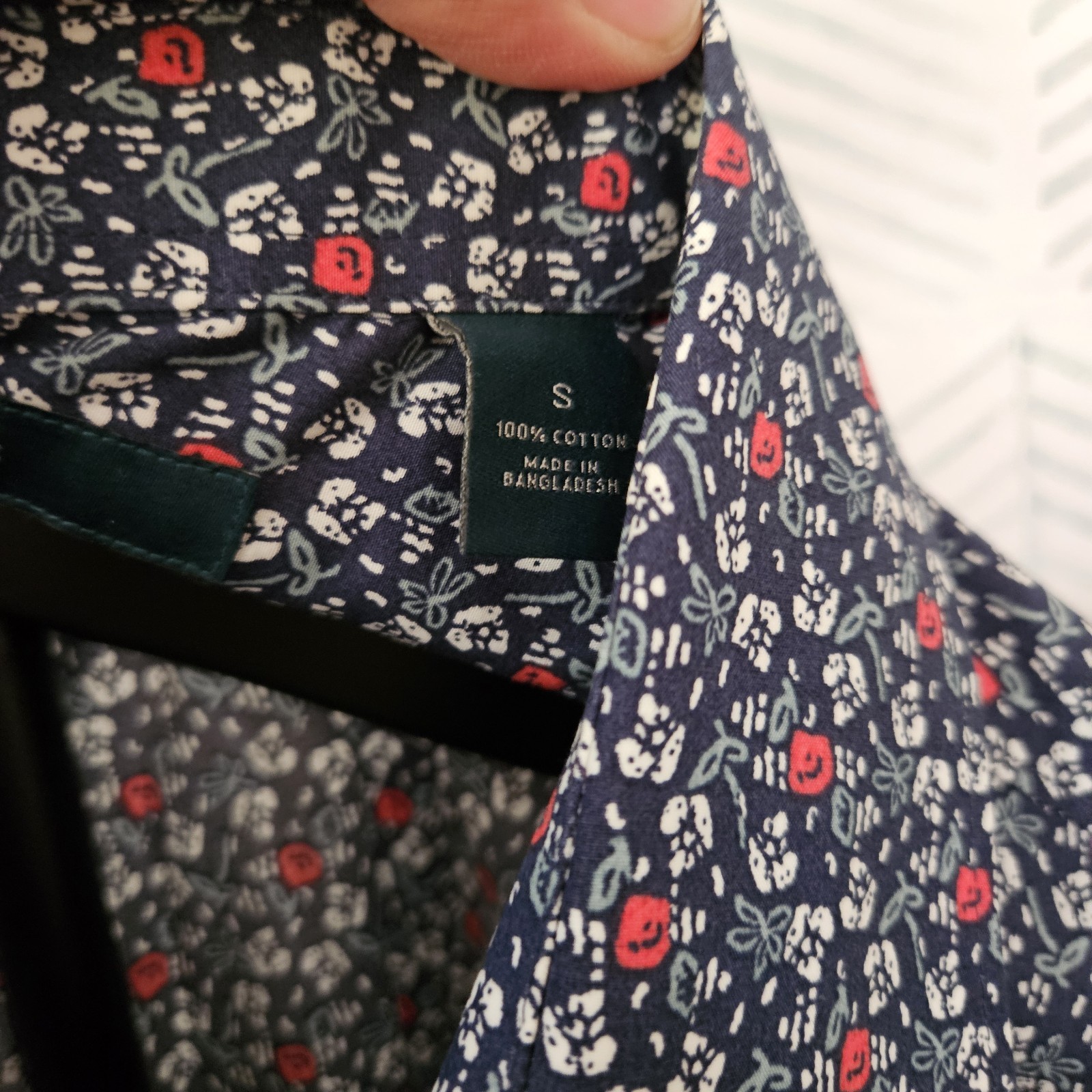Perry Ellis Men's SMALL Buttom Up Shirt Long Sleeve Navy/Flowers 100% Cotton gallery