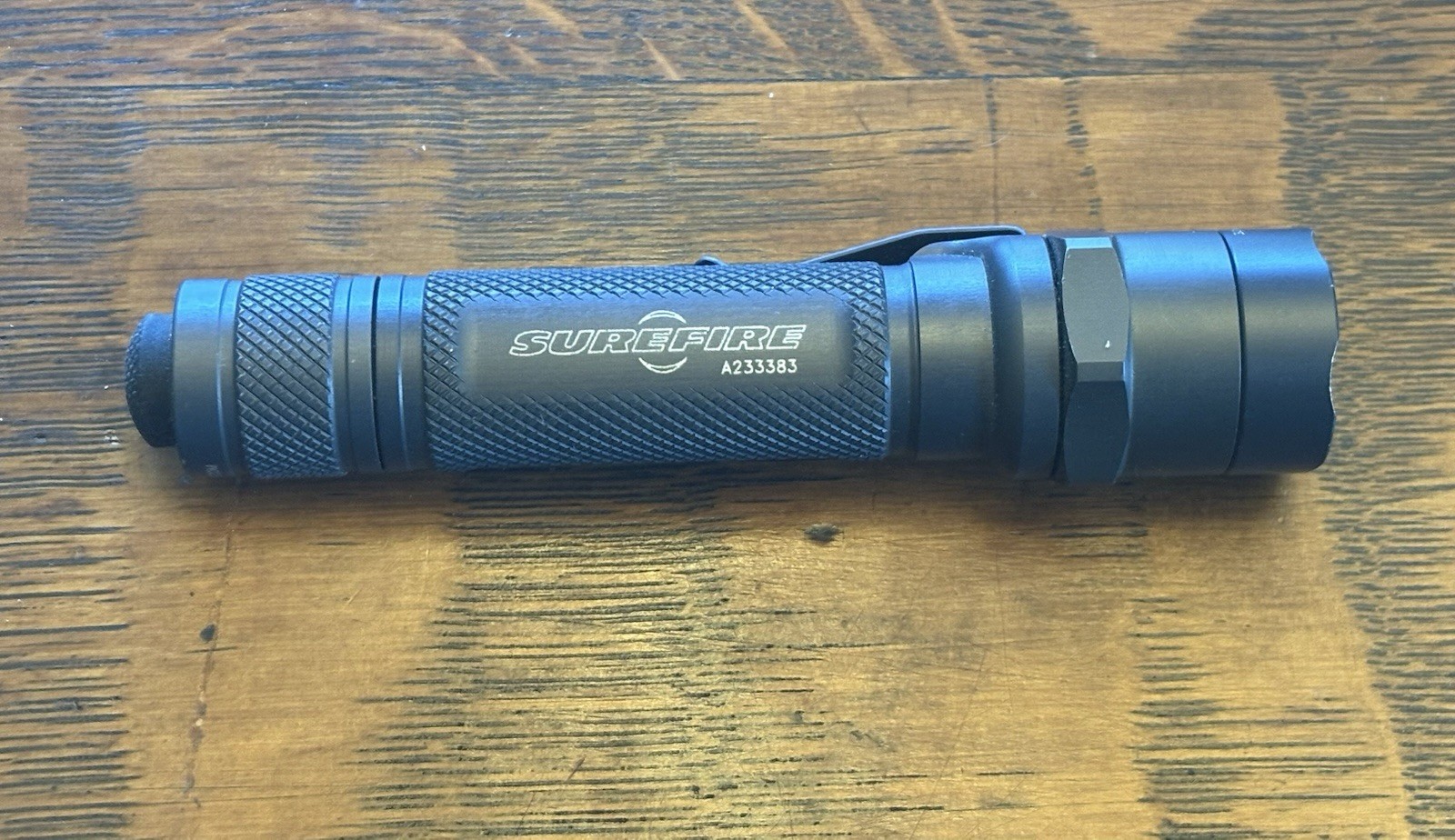 Surefire Executive Elite E2e Flashlight  Working With New Duracell Batteries