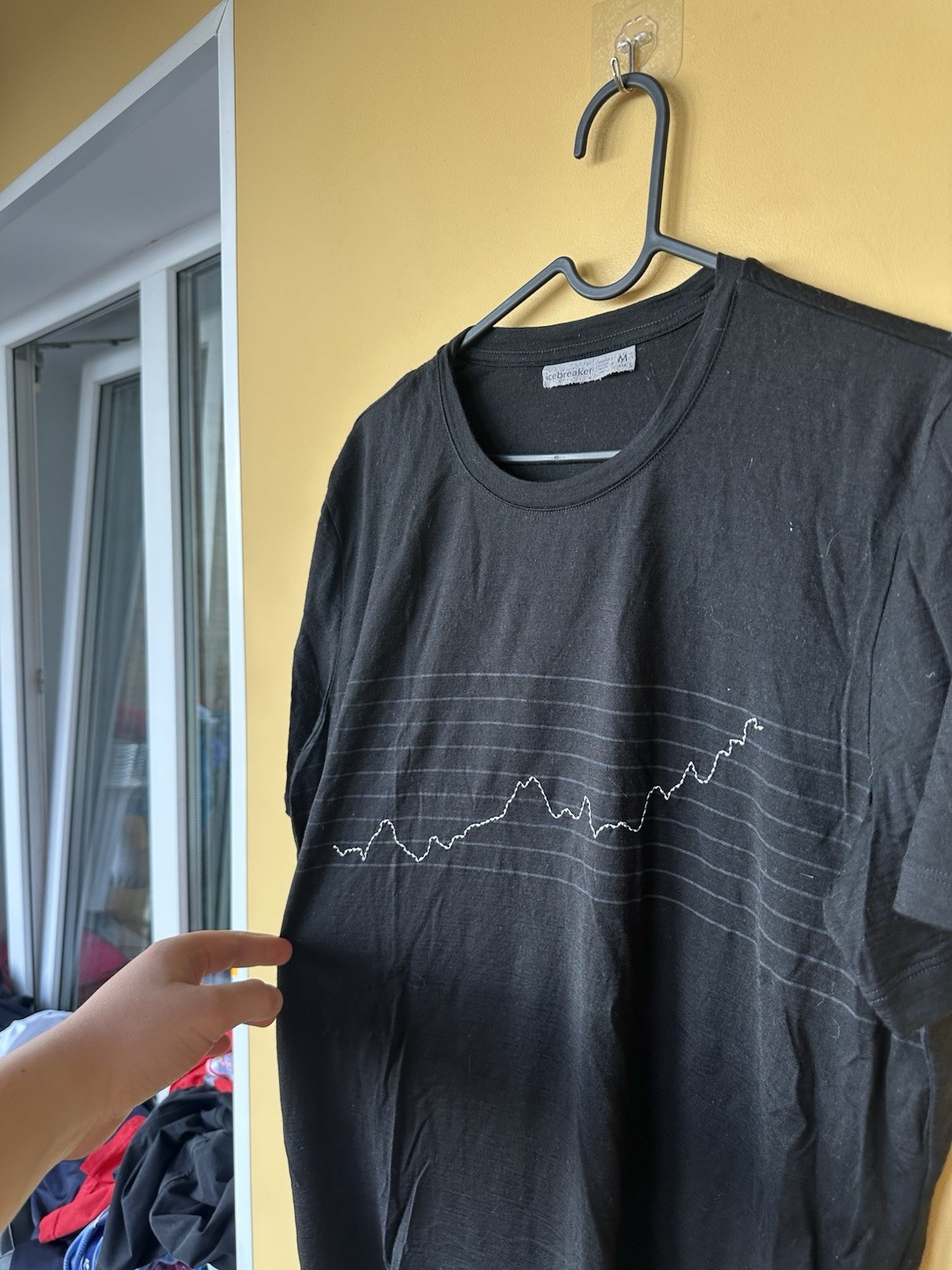 Men's ICEBREAKER Merino Wool Nylon Printed T-Shirt Size M Black gallery