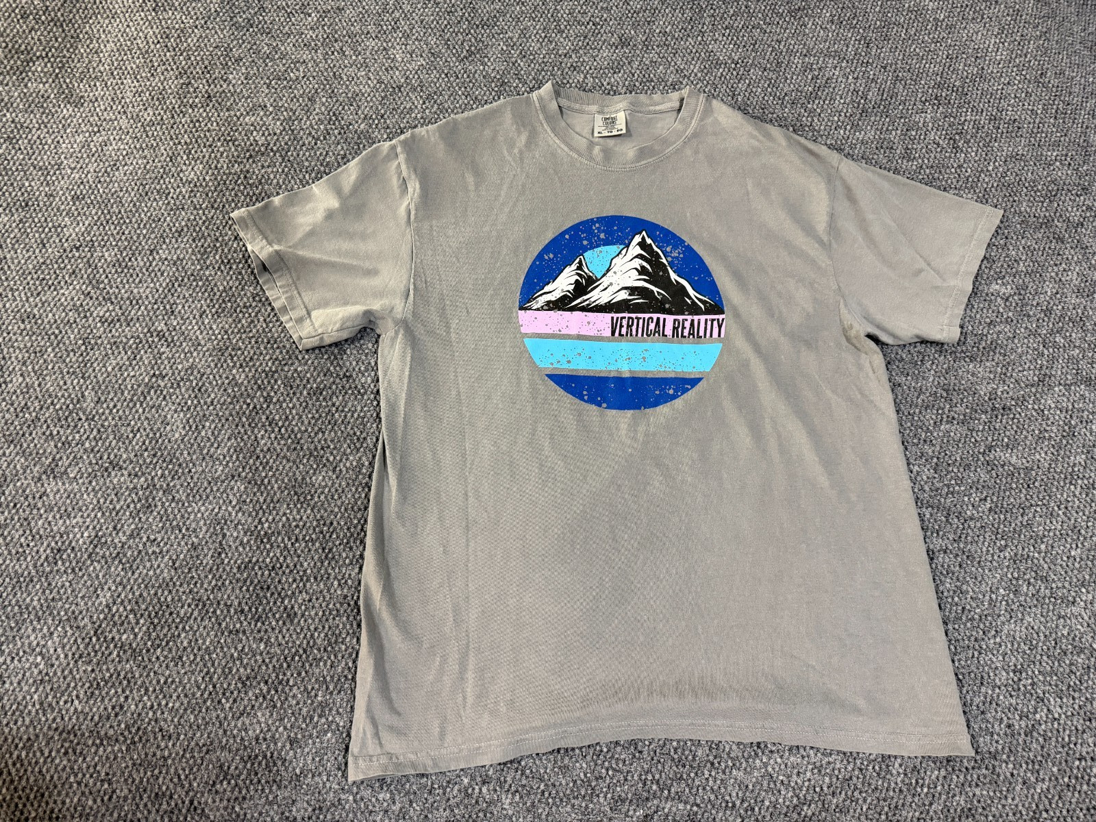 Comfort Colors t shirt mens xl gray mountain vertical reality graphic
