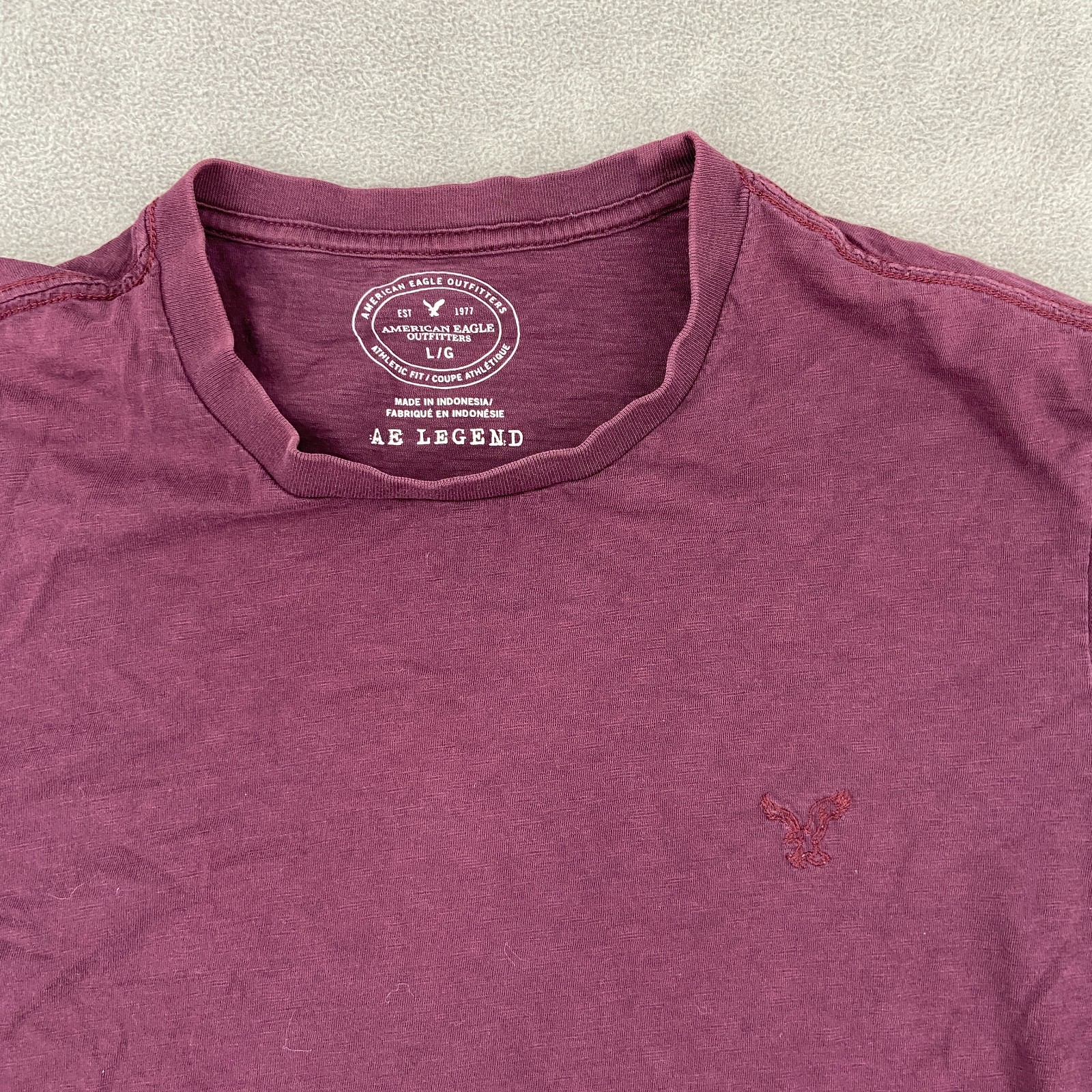 American Eagle Outfitters T Shirt Mens Large Burgundy Athletic Fit Short Sleeve gallery