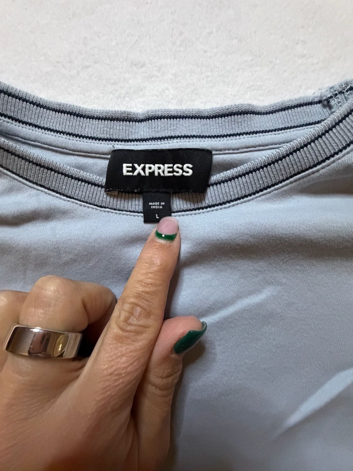Express Men's Light Gray Boxy Fit T-Shirt with Striped Trim Collar and Cuffs gallery