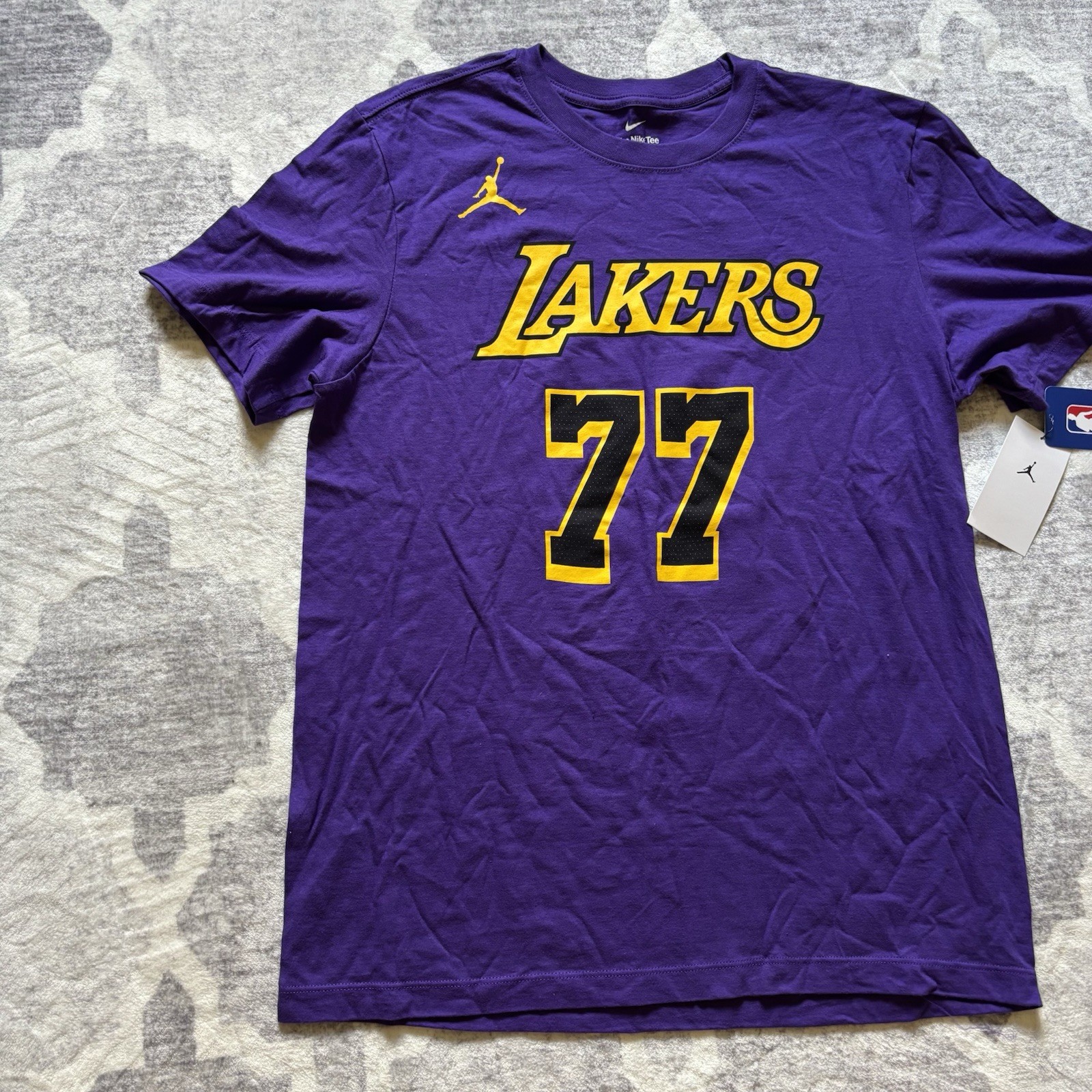 NWT Luka Doncic Los Angeles Lakers Nike Jordan Name & Number T-Shirt Men’s M gallery