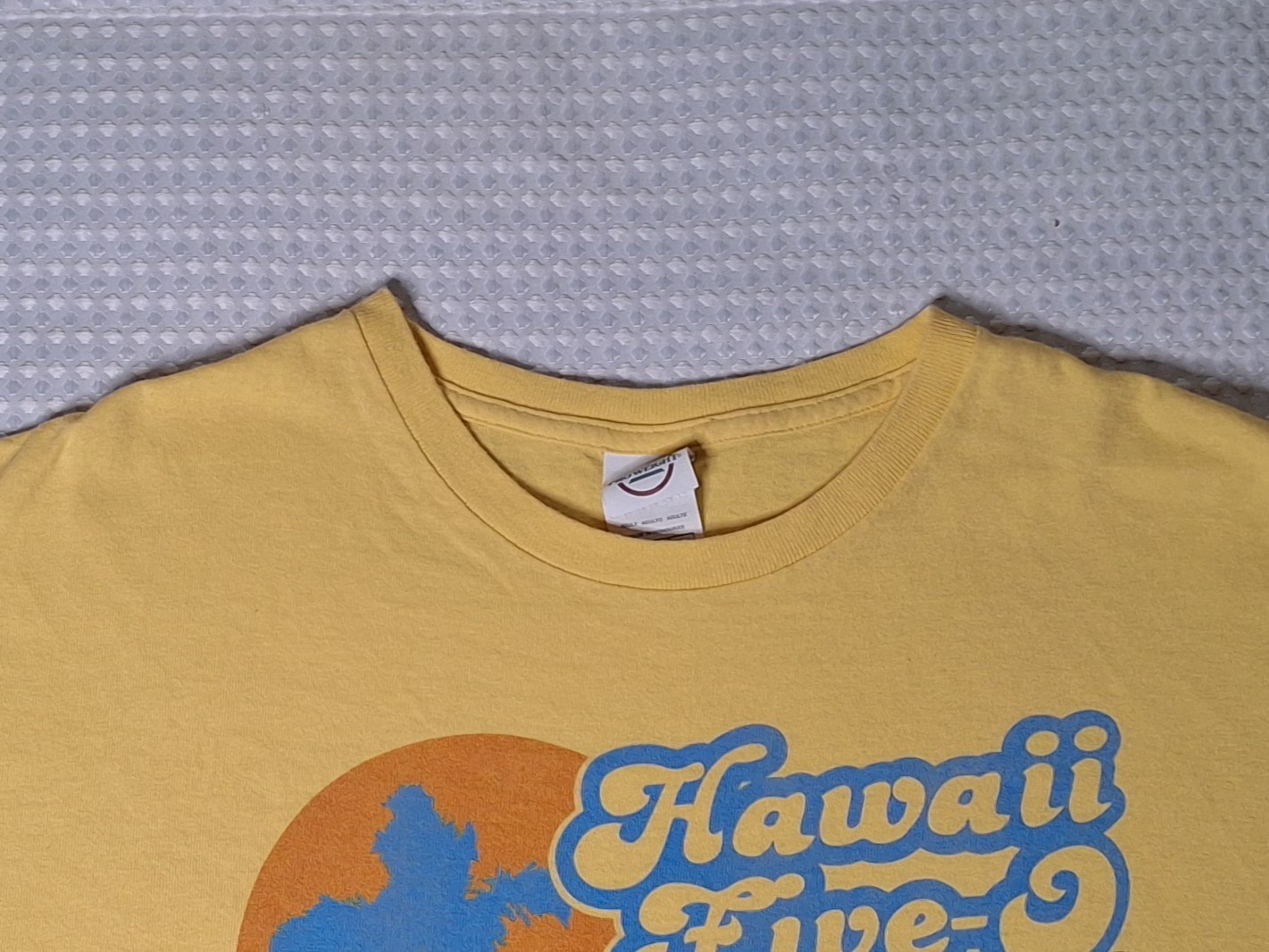 2018 CBS Hawaii Five-O TV Show Yellow Cotton T-shirt Size XL Delta gallery