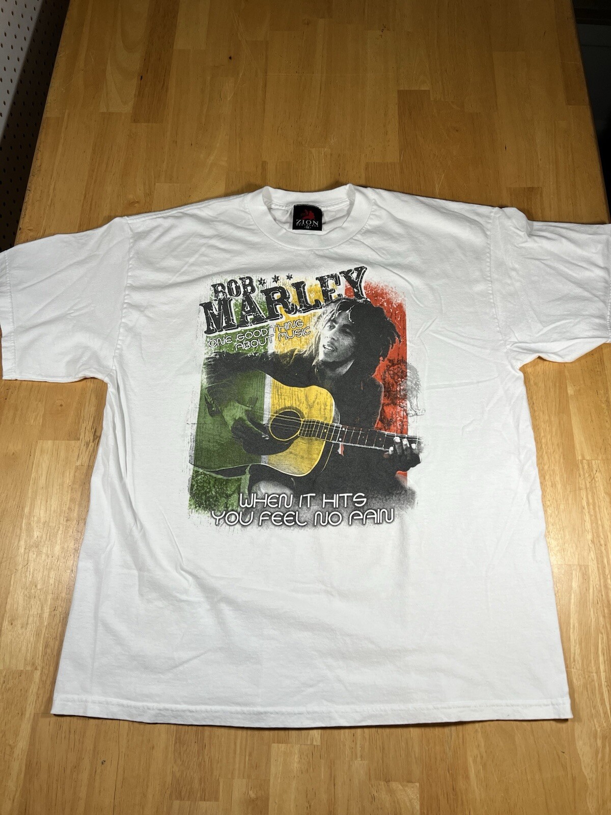 Zion Rootswear Bob Marley When It Hits You Feel No Pain Adult T-Shirt Size 1XL gallery