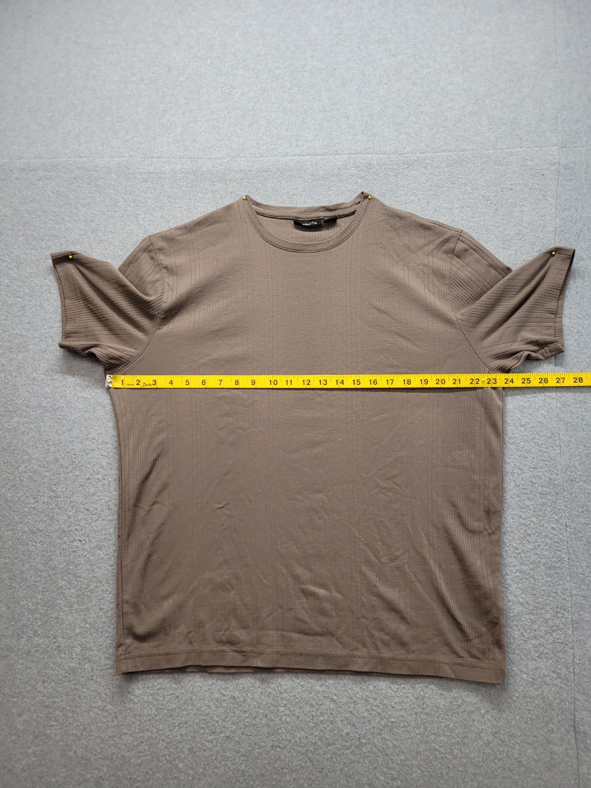 Clairborne Men Shirt XL Brown Crew Neck Short Sleeve Flat Front Casual Tee gallery