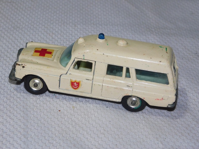 Vintage 1968 Matchbox K-6 King Size Mercedes Benz Binz Ambulance Diecast Car