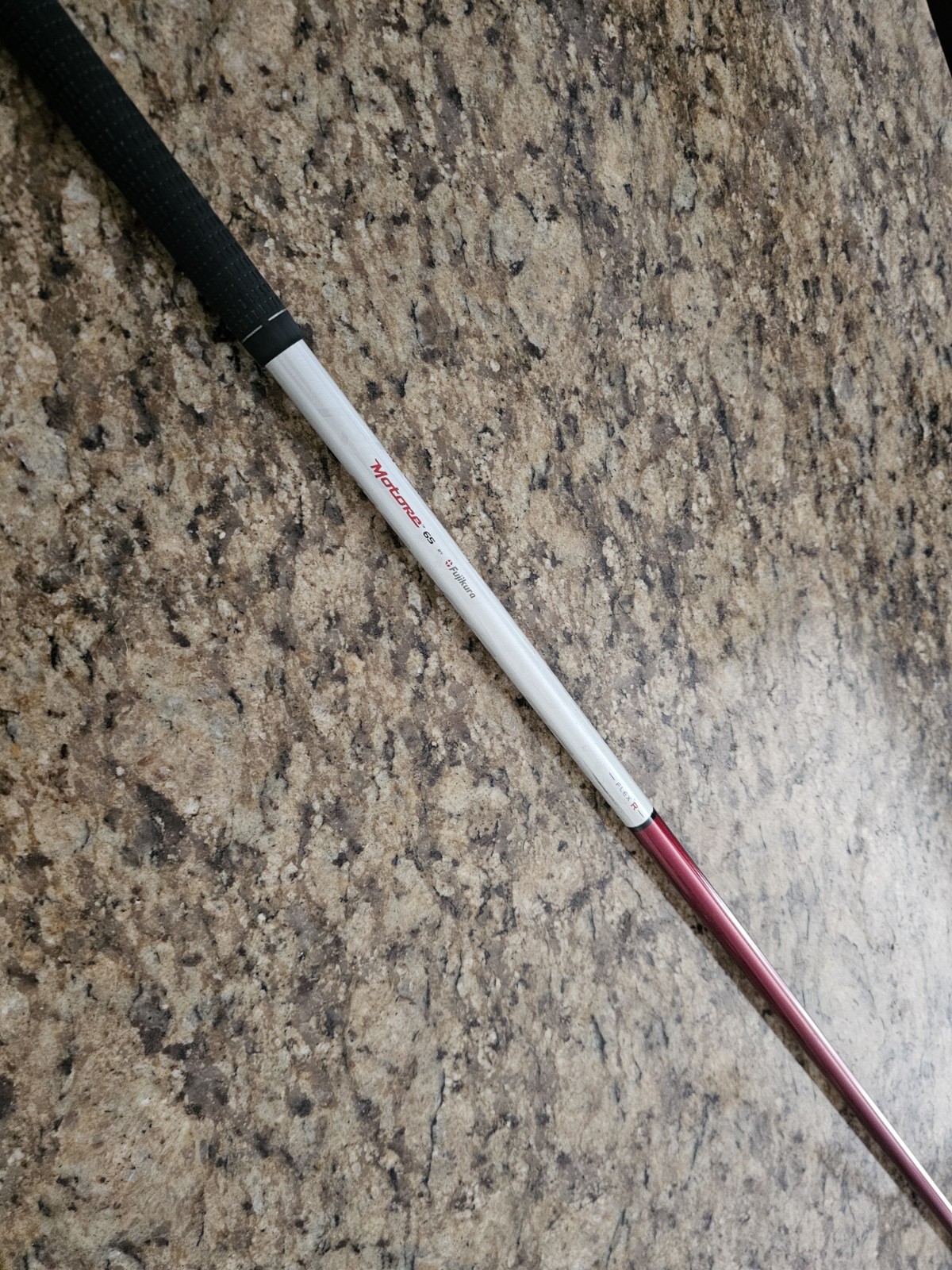 43-3/4″ TaylorMade R9 Fujikura Motore 65 R-Flex Graphite Driver Shaft with Tip