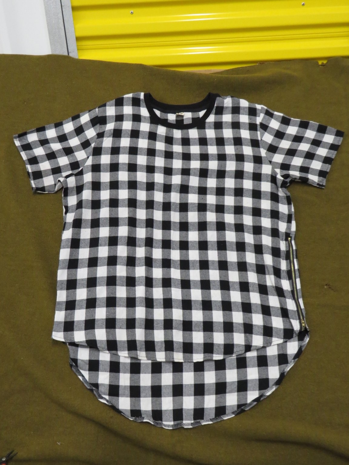 LILBETTER Men's T-Shirt Black White XL Gingham Plaid Curved Hem Side Zip NWOT gallery