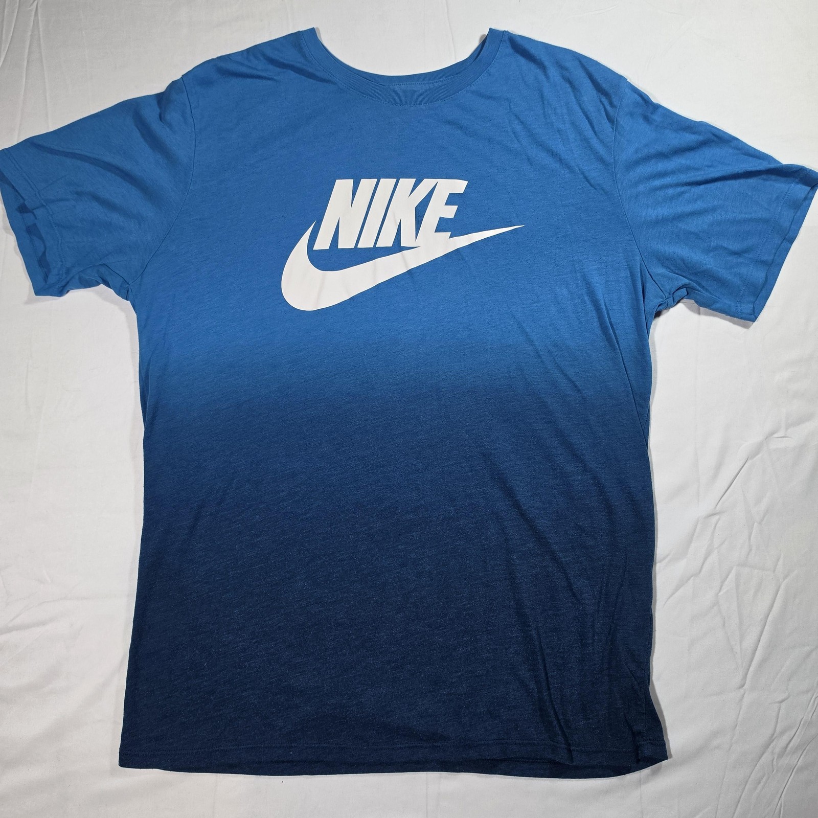 Nike Shirt Mens Medium Blue Ombre The Nike Tee Tri-Blend Swoosh Logo Athletic gallery