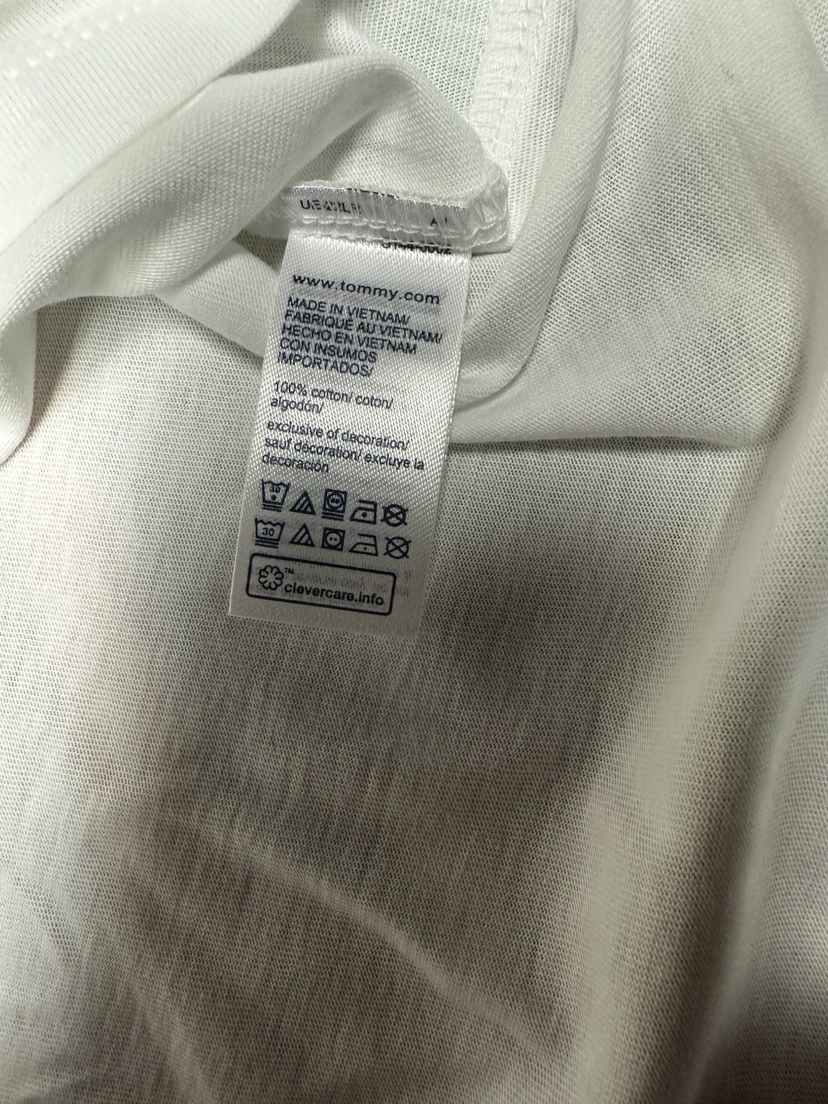 Tommy Hifiger Regular Fit T Shirt Size Mens Large NEW WITH TAGS (Retail $49.50) gallery