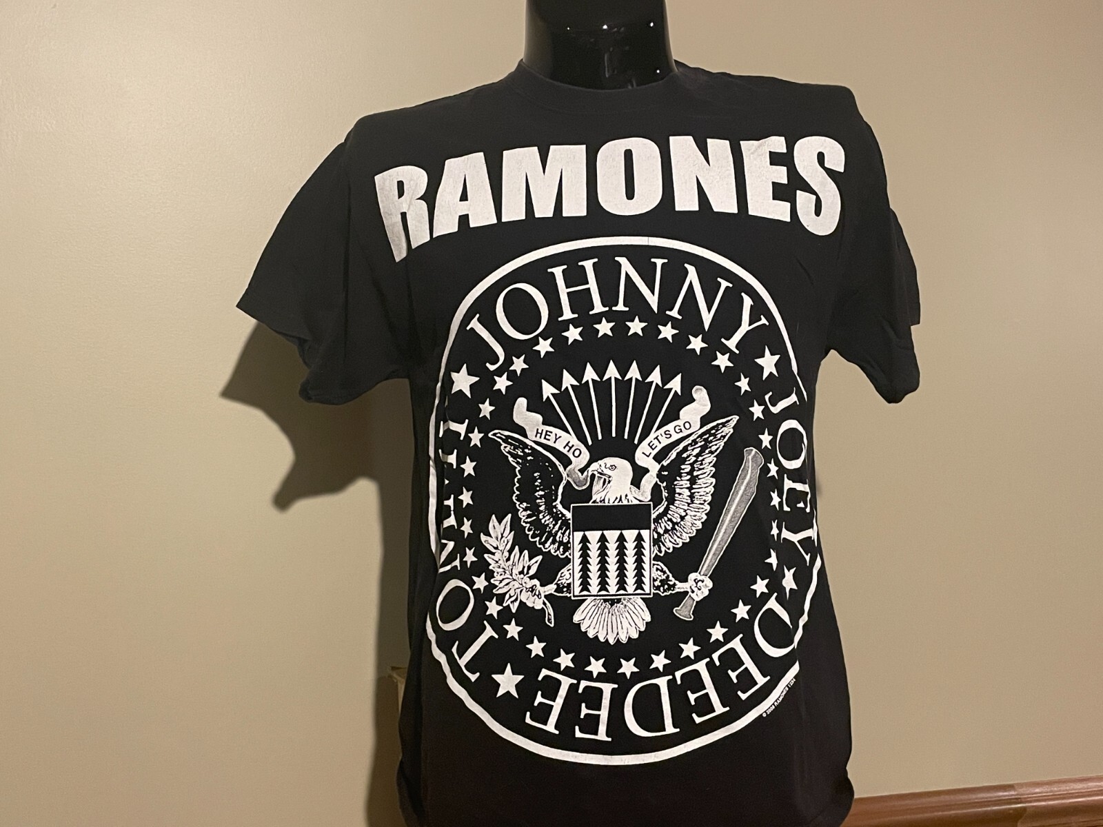 RAMONES Y2K official 1-2-3-4 logo emblem tour shirt L classic design Eagle 2008 gallery