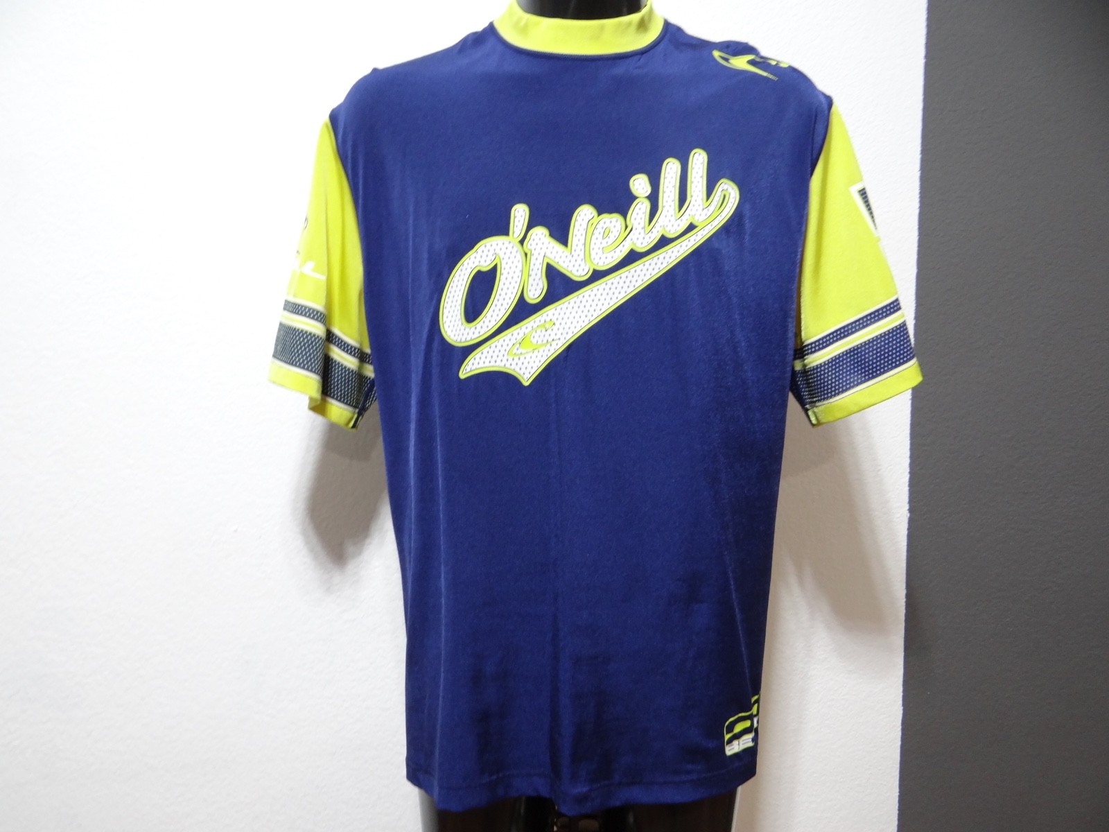 Vintage 80's O'Neill 52 Surfing Shirt Size XL Nylon/Spandex Made In USA gallery