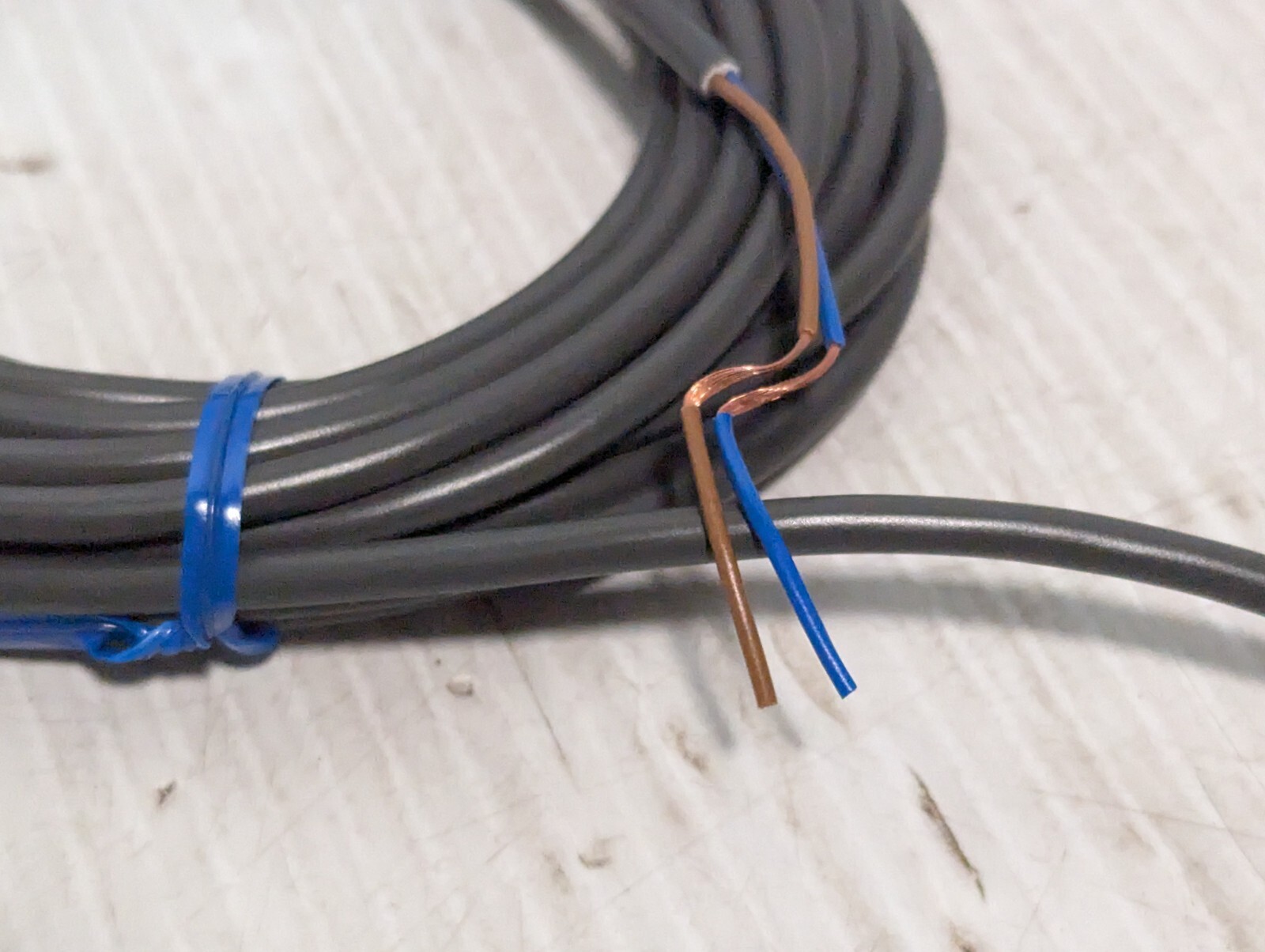 Omron E2E-X3D2-N Proximity Switch/ Sensor with Cable