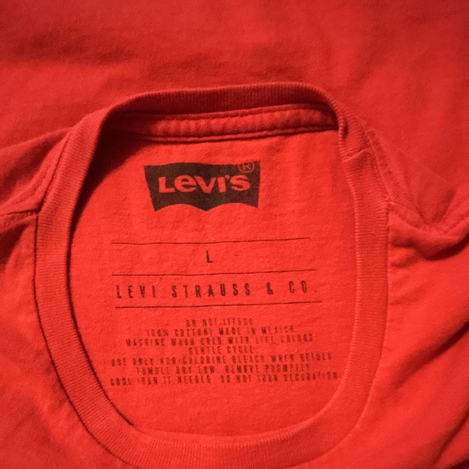Levi’s Men’s L Red Solid Logo Crew Neck Short Sleeve Knit T-Shirt gallery