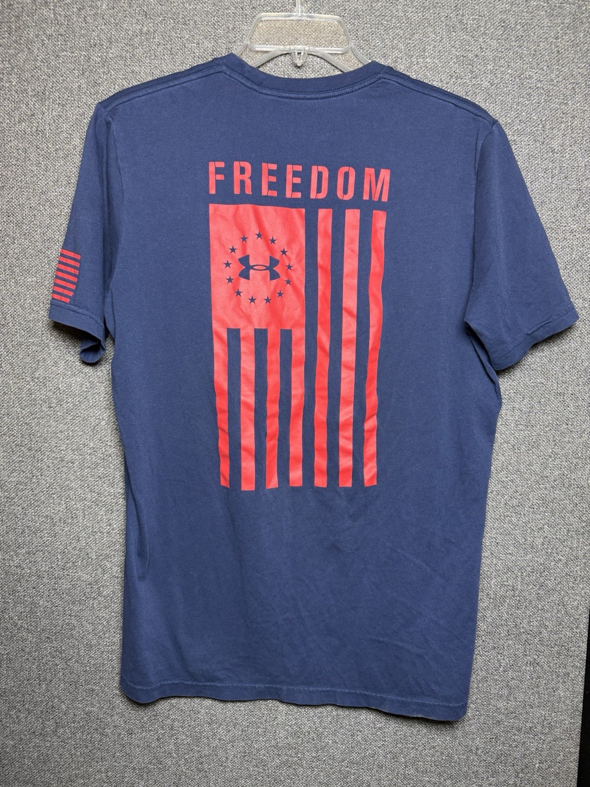UNDER ARMOUR HeatGear Men's Freedom T-Shirt Medium Navy Red gallery
