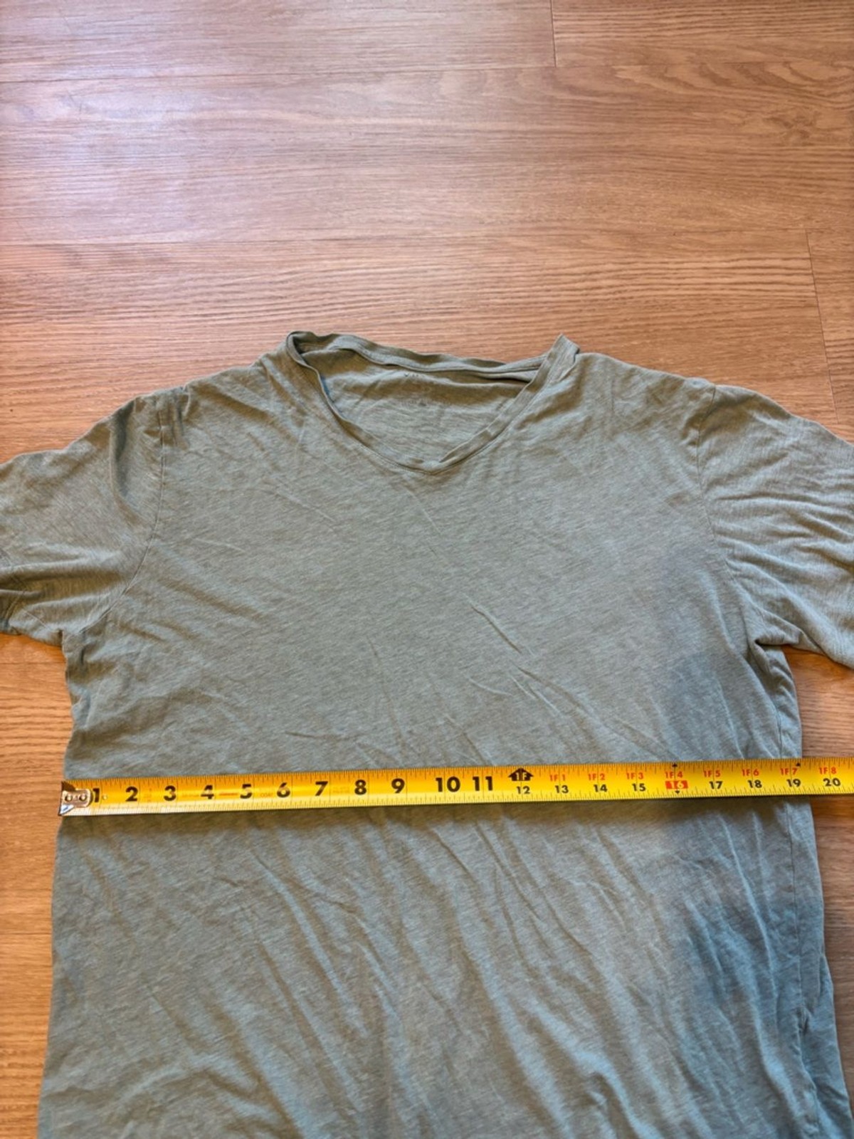 VINCE Men’s Medium 100% Cotton Short Sleeve T-Shirt V-Neck Teal Distressed gallery