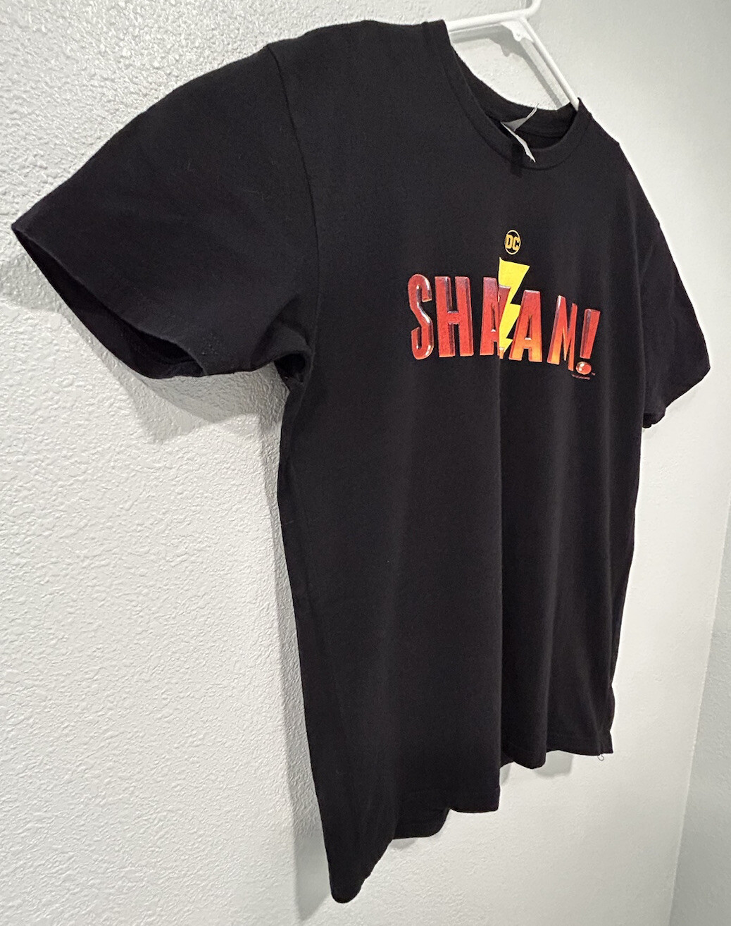 Shazam DC Comics Movie Promo Shirt Men’s Large Black Superhero Graphic Tee Rare gallery