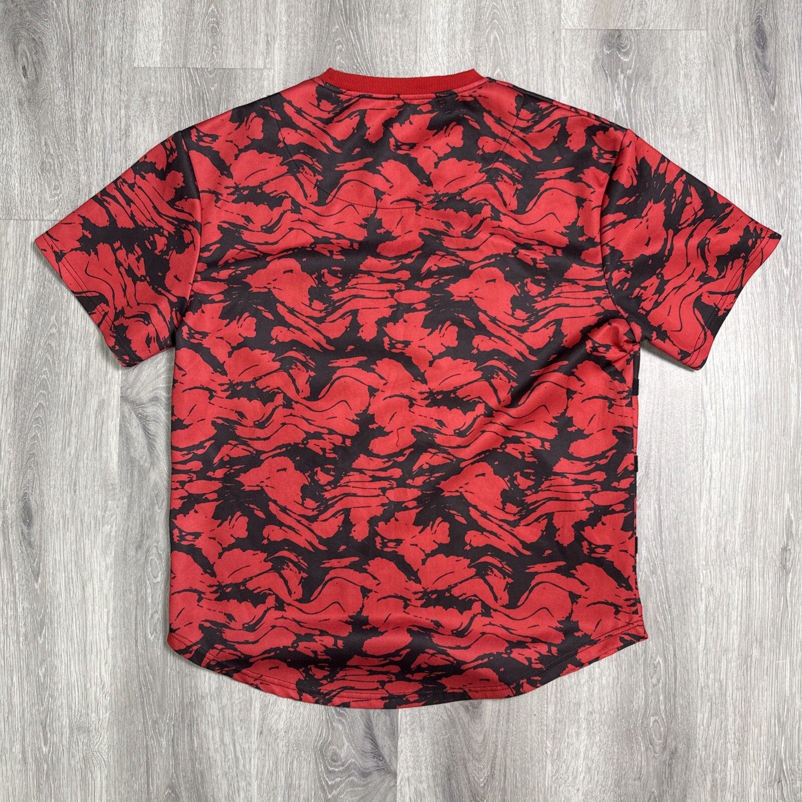 Sacred Crown King T Shirt Size Large Red Gold Metallic Graphic Short Sleeve gallery