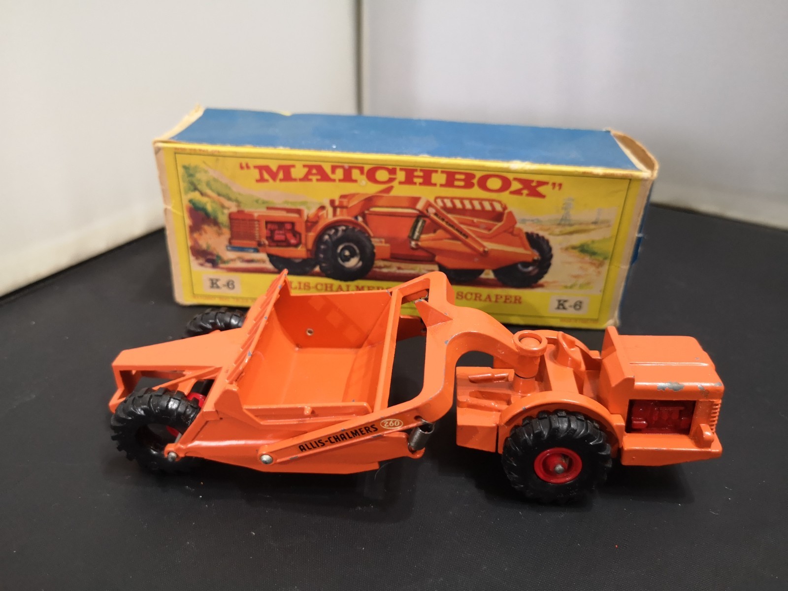 B948-MATCHBOX KING SIZE K-6 ALLIS-CHALMERS EARTH SCRAPER WITH BOX