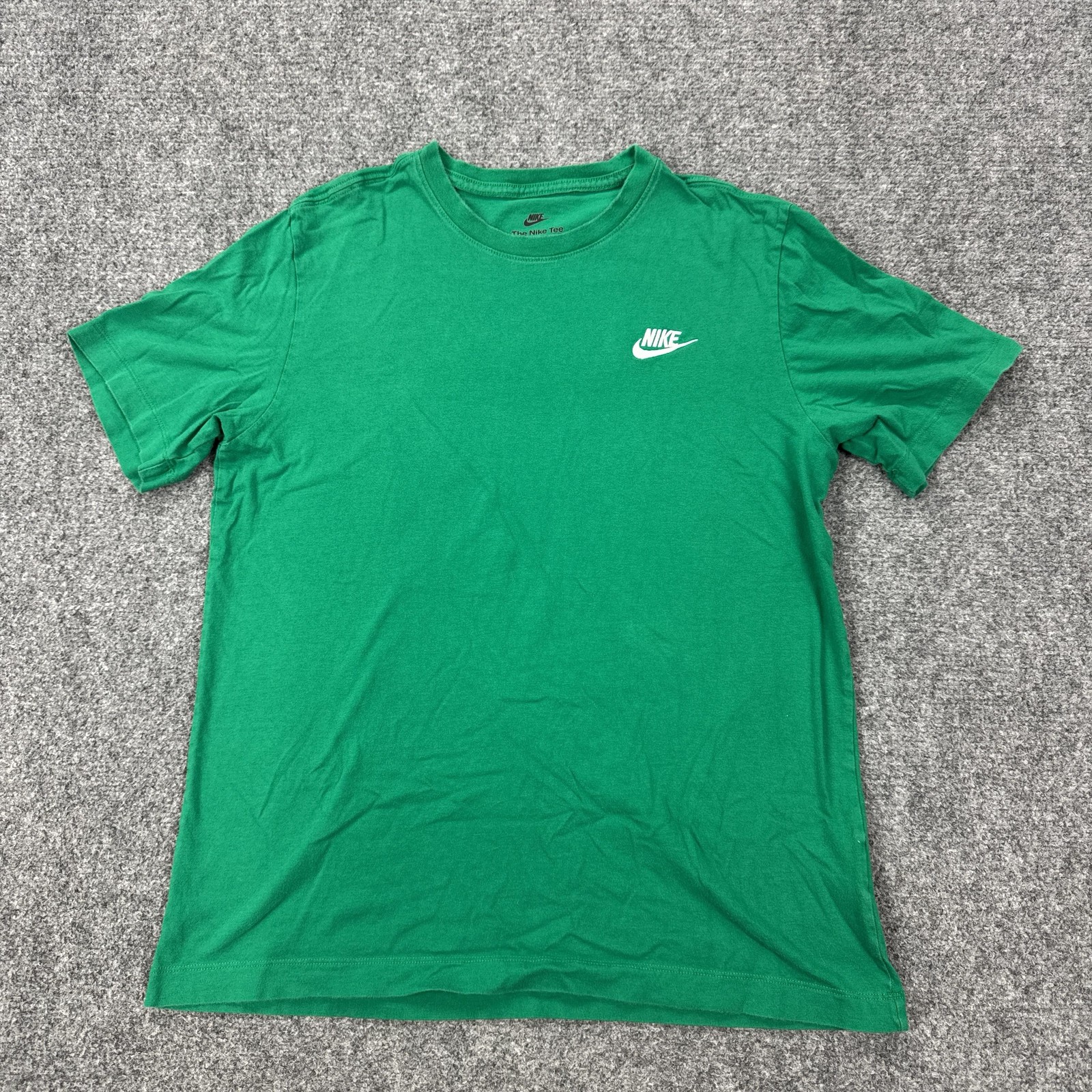 Nike Shirt Mens Medium Green Small Swoosh Logo The Nike Tee Tagless Casual gallery