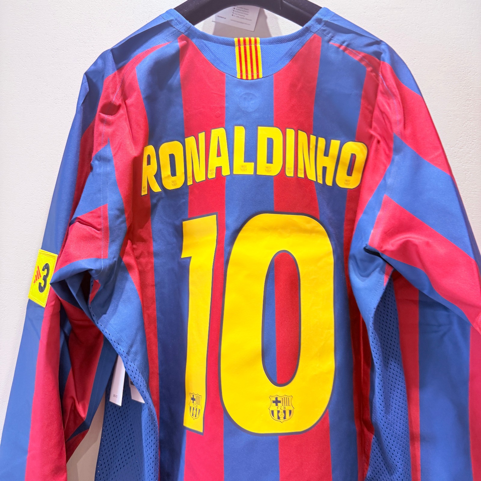Nike Ronaldinho FC Barcelona 2005/06 Retro Replica Long-Sleeve Jersey HQ1462-471 gallery