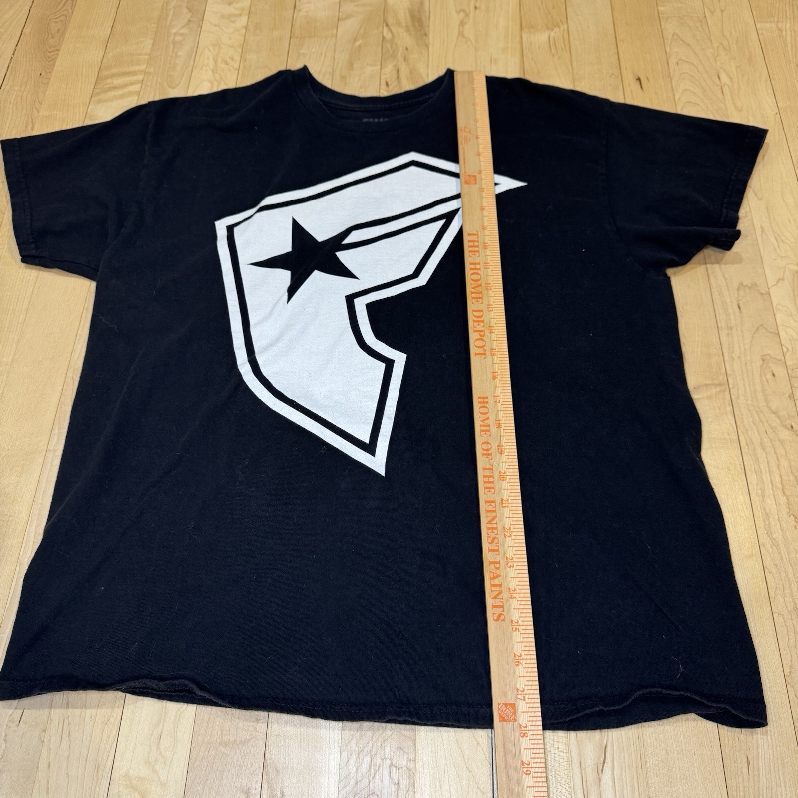 Famous Stars and Straps Center Logo Punk Black Men’s T-Shirt Size XL Y2K Skate gallery