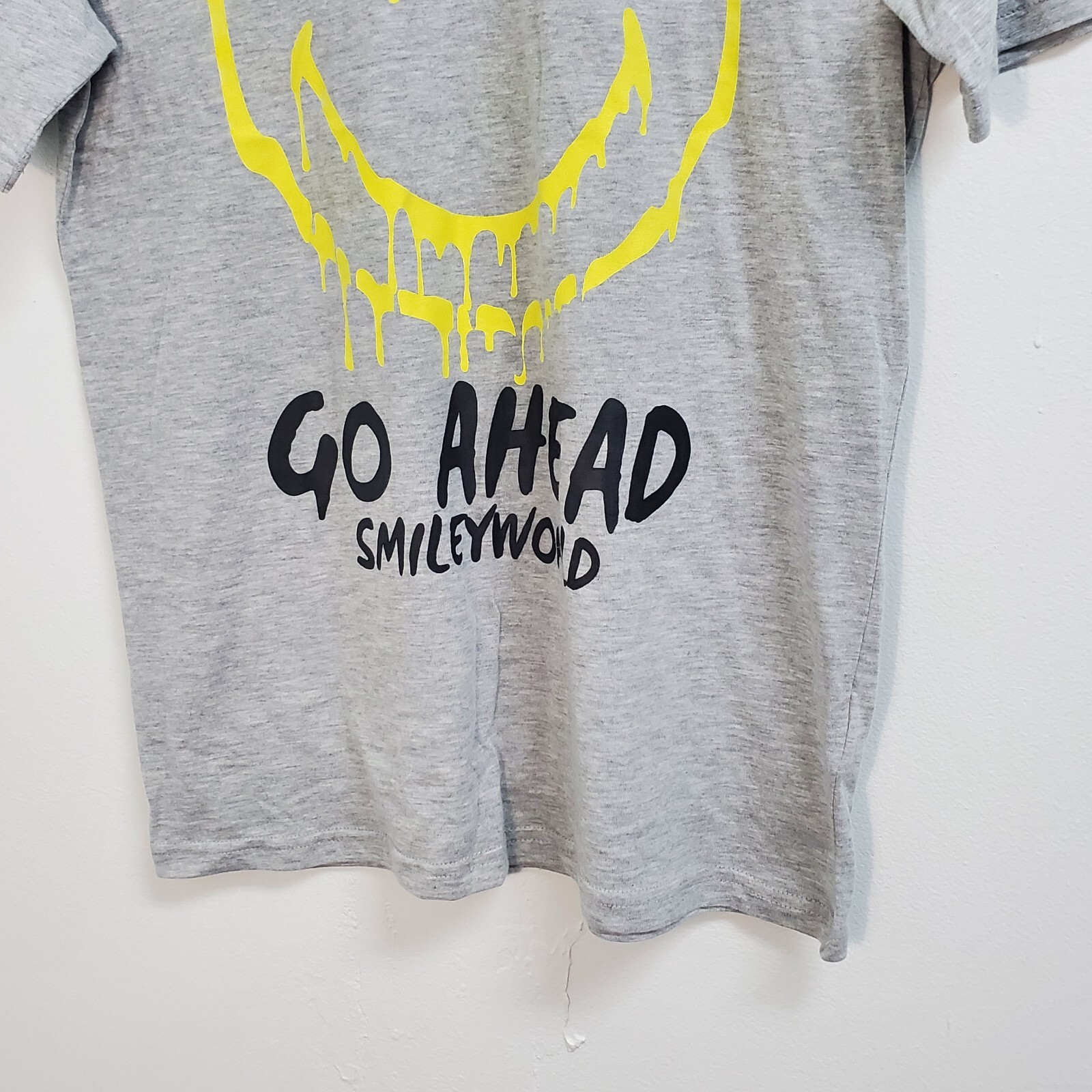 Smiley World Shirt Men Medium Grey Go Ahead Smile Graphic Tee gallery