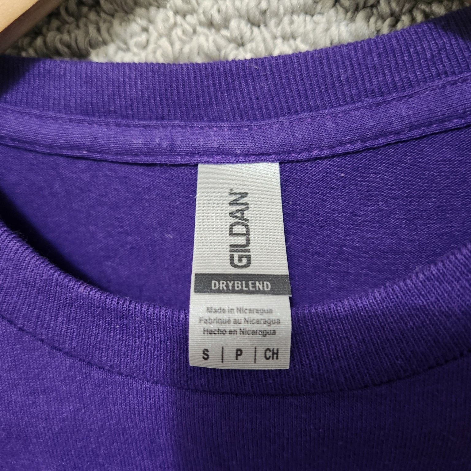 GILDAN Women's Purple DryBlend Short Sleeve Silver Star Graphic T-Shirt Size S gallery