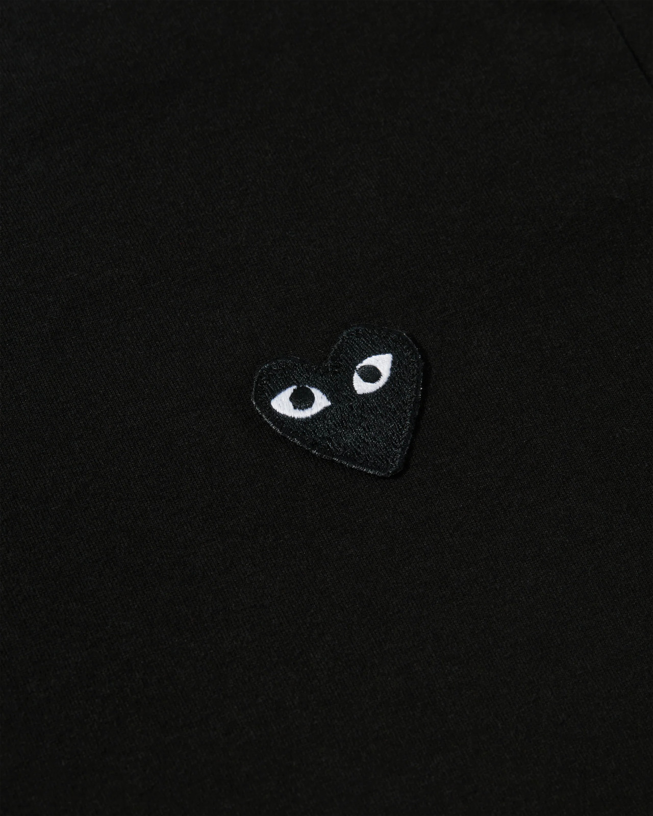 COMME DES GARCONS CDG PLAY BLACK HEART EYE LOGO T-SHIRT SIZE MEDIUM gallery