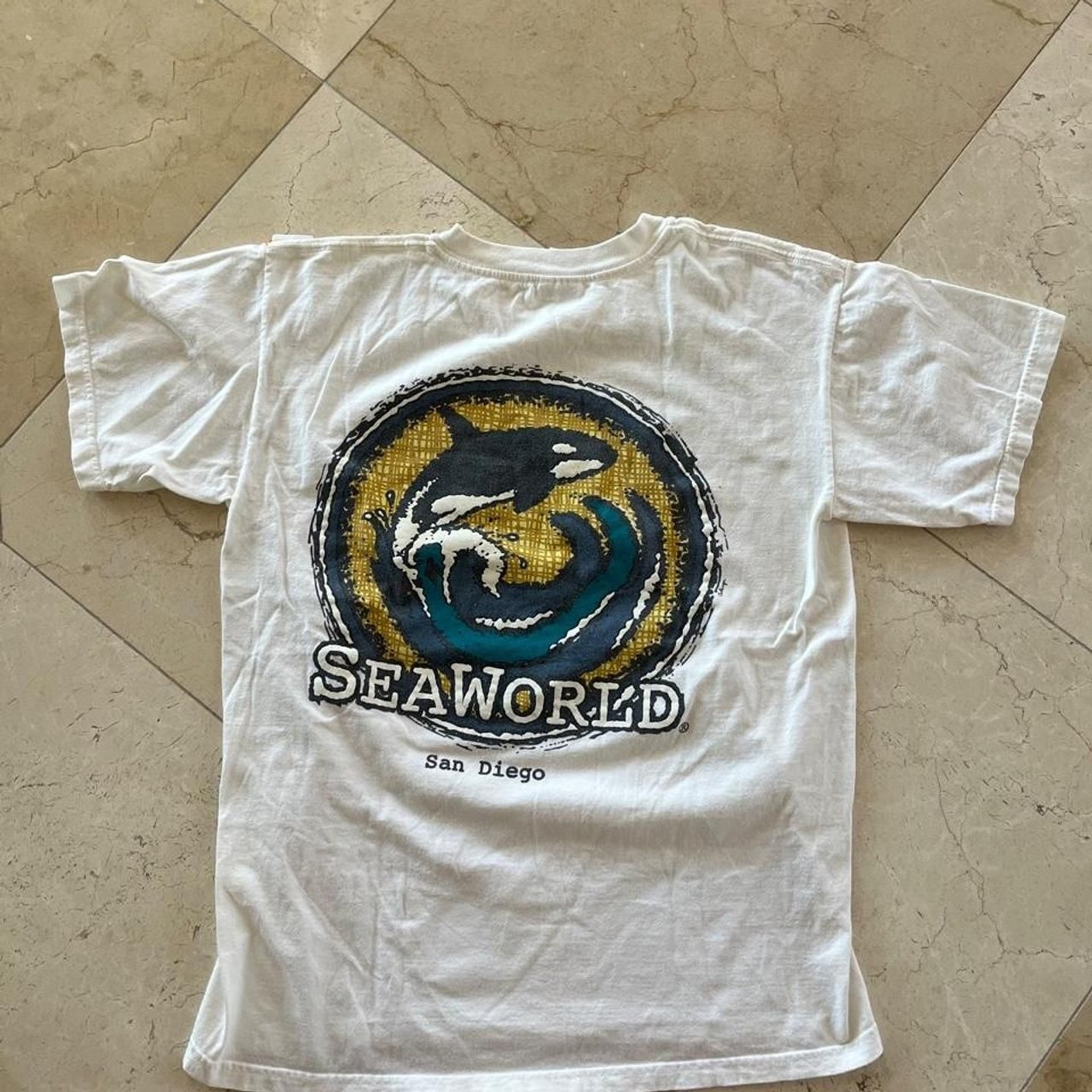 Vintage 2000s SeaWorld San Diego Men's Medium T-Shirt gallery