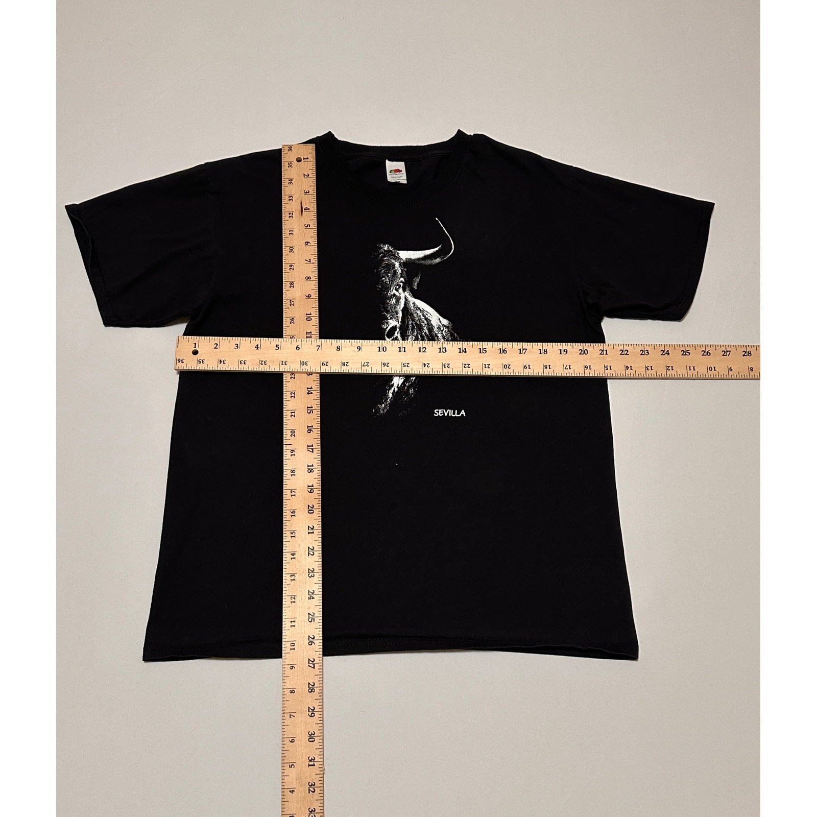 Fruit of the Loom Sevilla Bull Graphic T-Shirt Black Mens Large Cotton Tee gallery