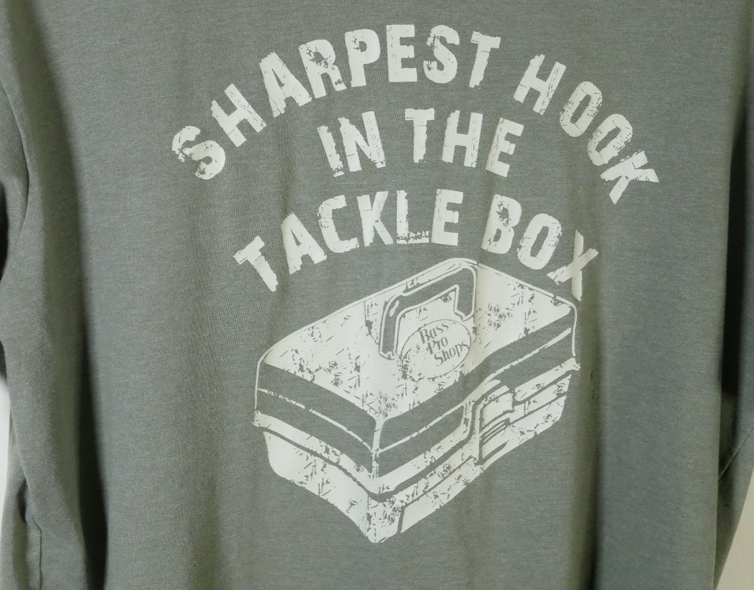 Bass Pro Shops Fishing Graphic T-shirt Size L “Sharpest Hook in the Tackle Box”