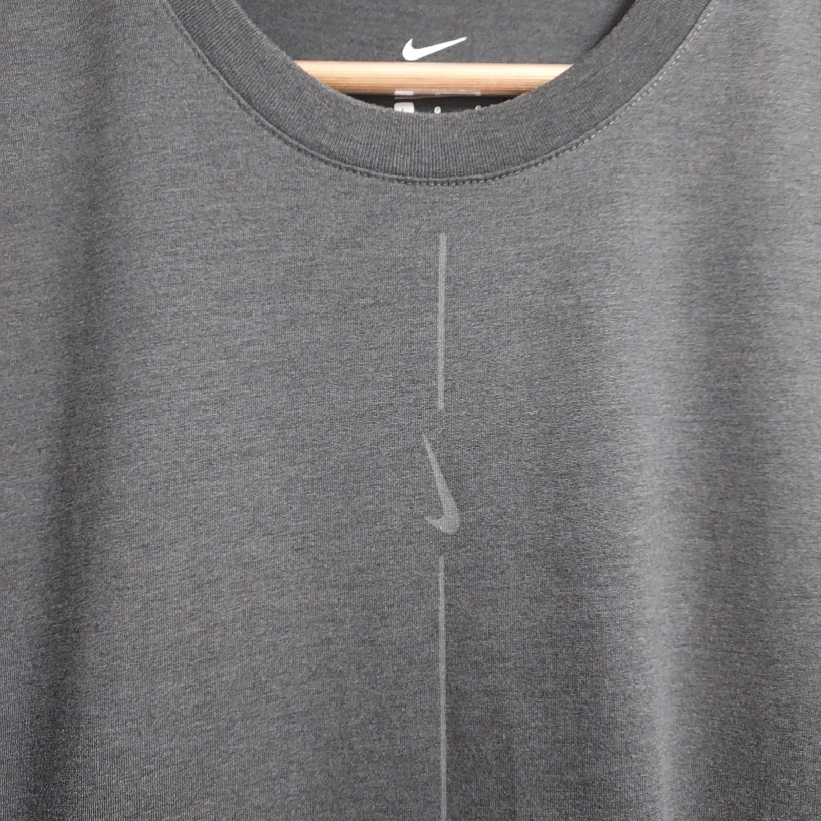 Nike Dri-FIT Polyester Cotton Rayon Charcoal Gray Logo Mens T-Shirt L CT6476-010 gallery