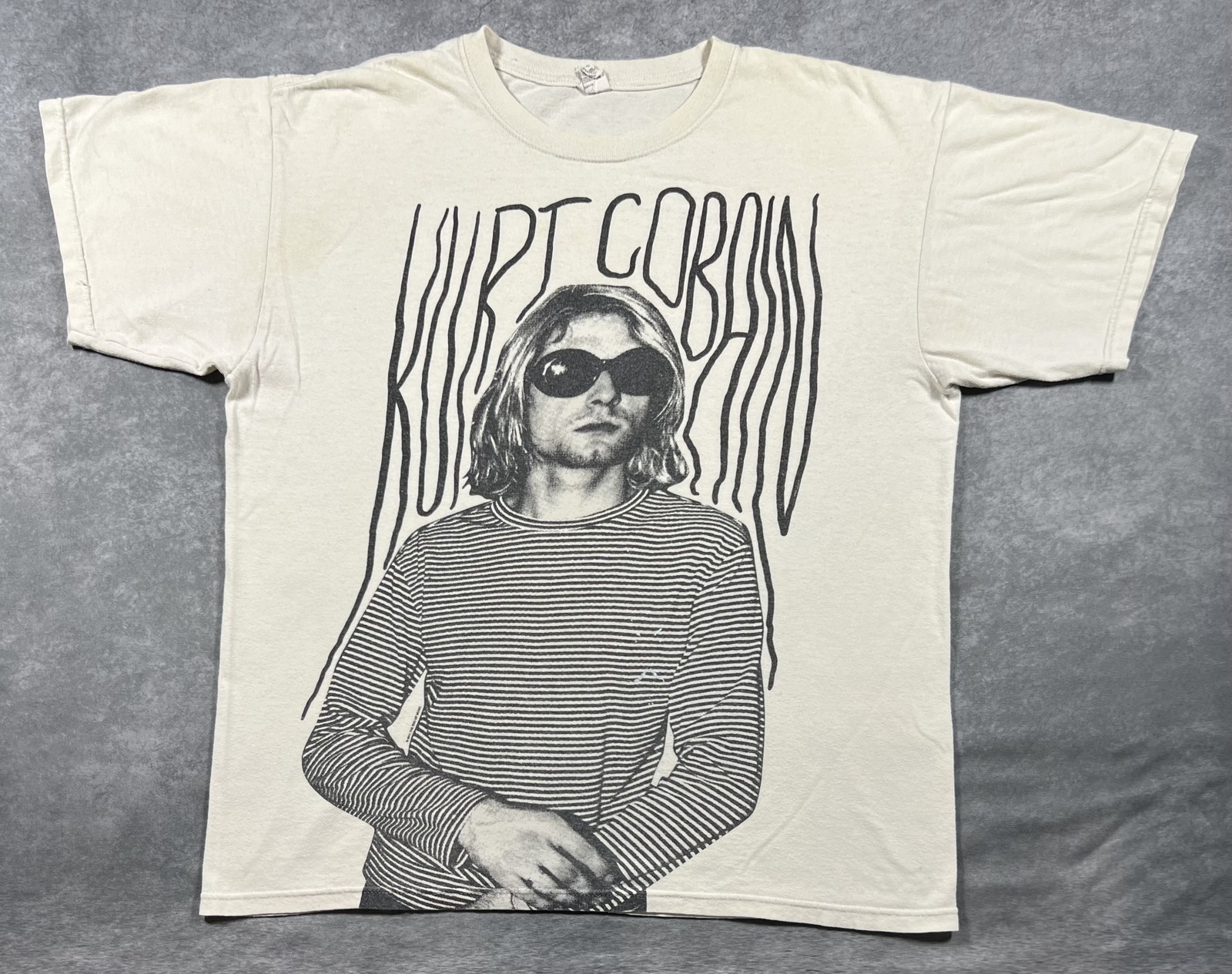2011 Kurt Cobain Nirvana Men’s T-Shirt Size L Anvil Band Tee Rock Music