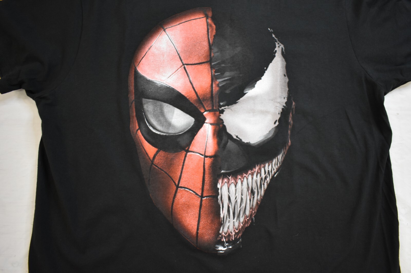 Marvel Mens Spider-Man Spiderman & Venom Split Spidey Faces Shirt NWT XL gallery