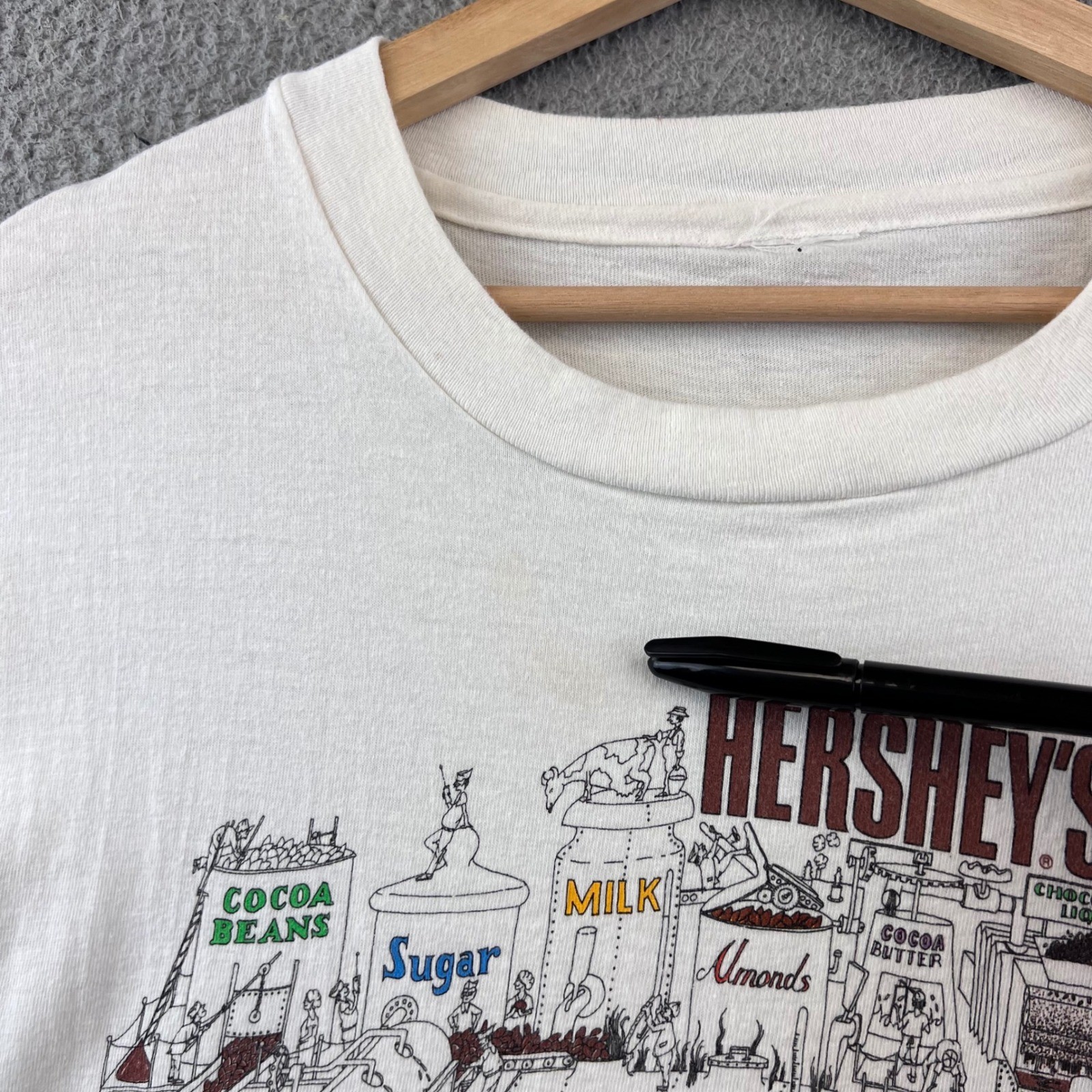 Vintage 1991 Hersheys Chocolate Factory Graphic Print T-Shirt XL gallery