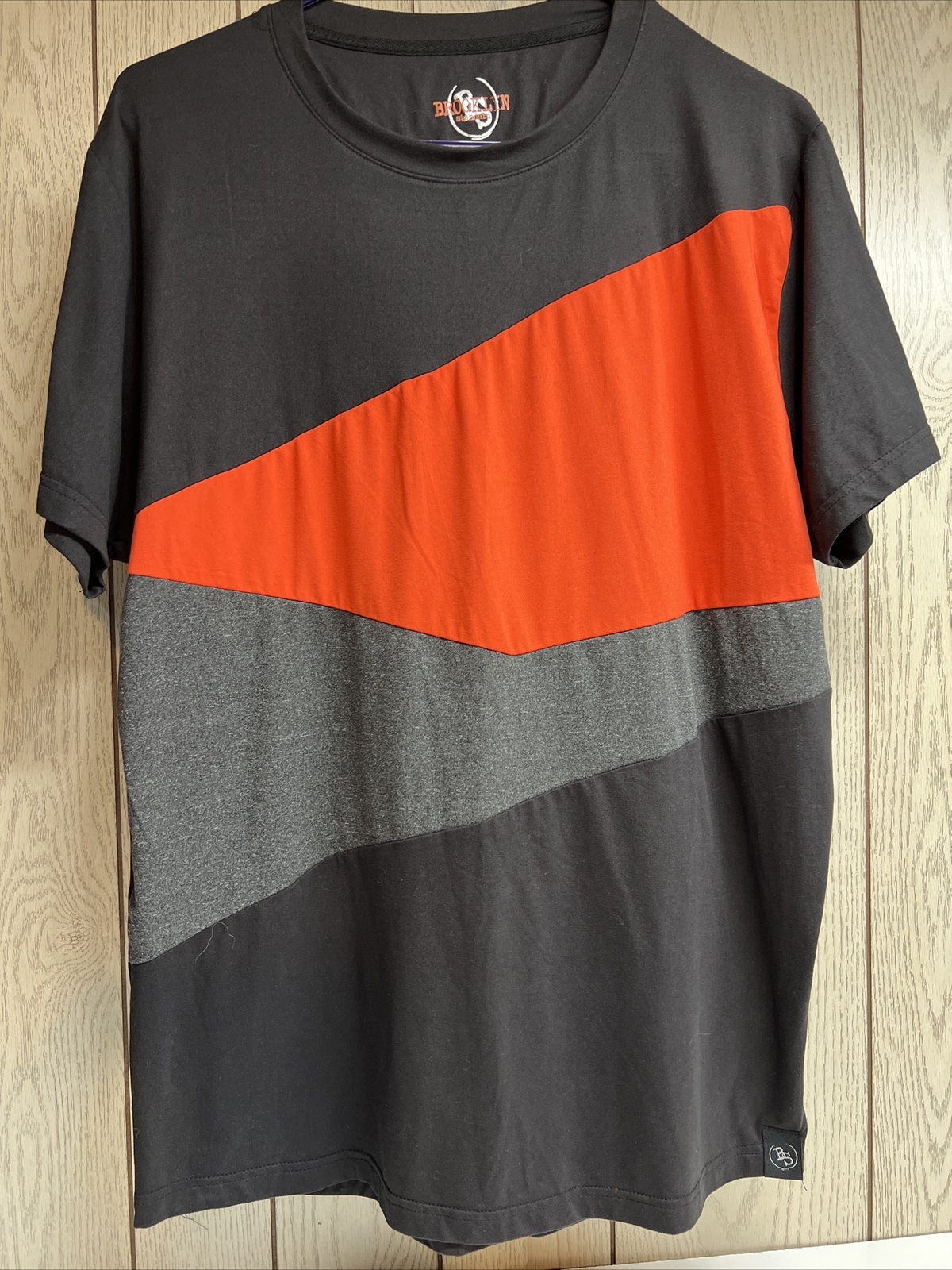 Men’s Brooklyn Standard Tee Size Large 95% Polyester 5% Spandex EUC
