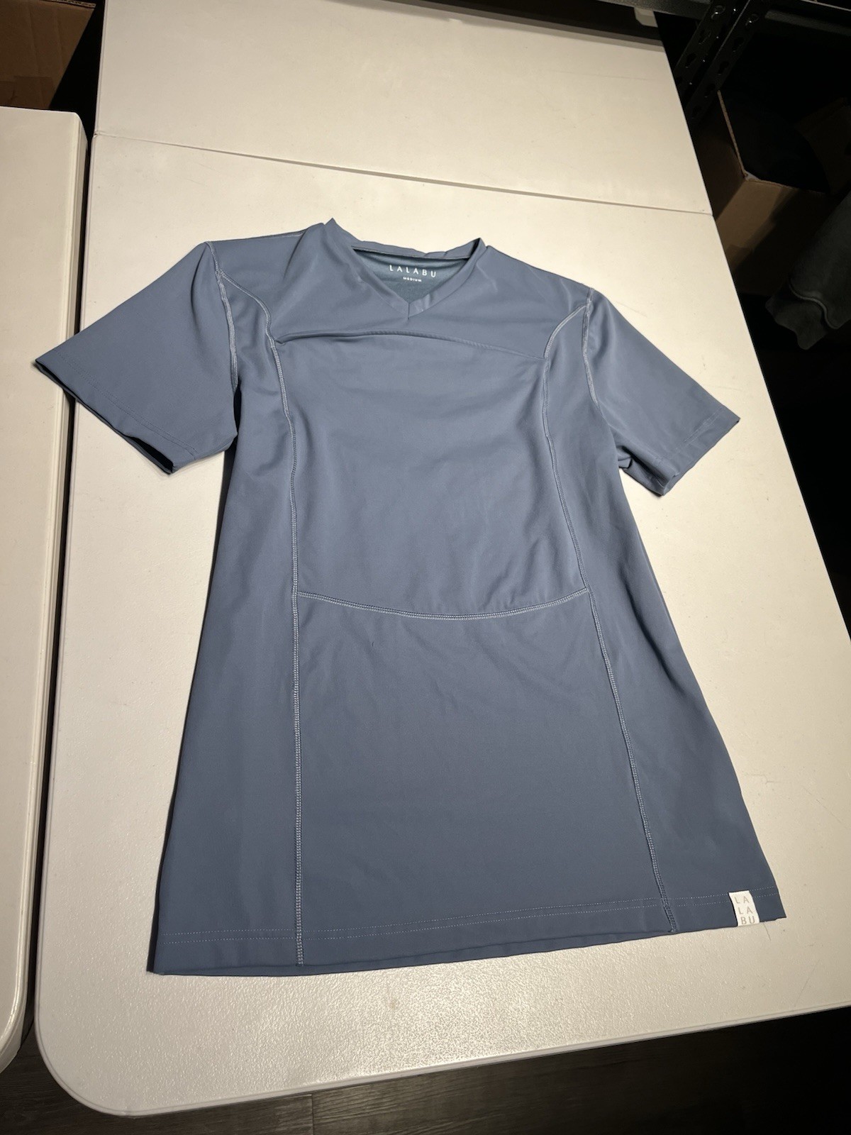 LALABU Shirt Men’s Medium Blue Baby Carrier Soothing Kangaroo Pocket Nursing